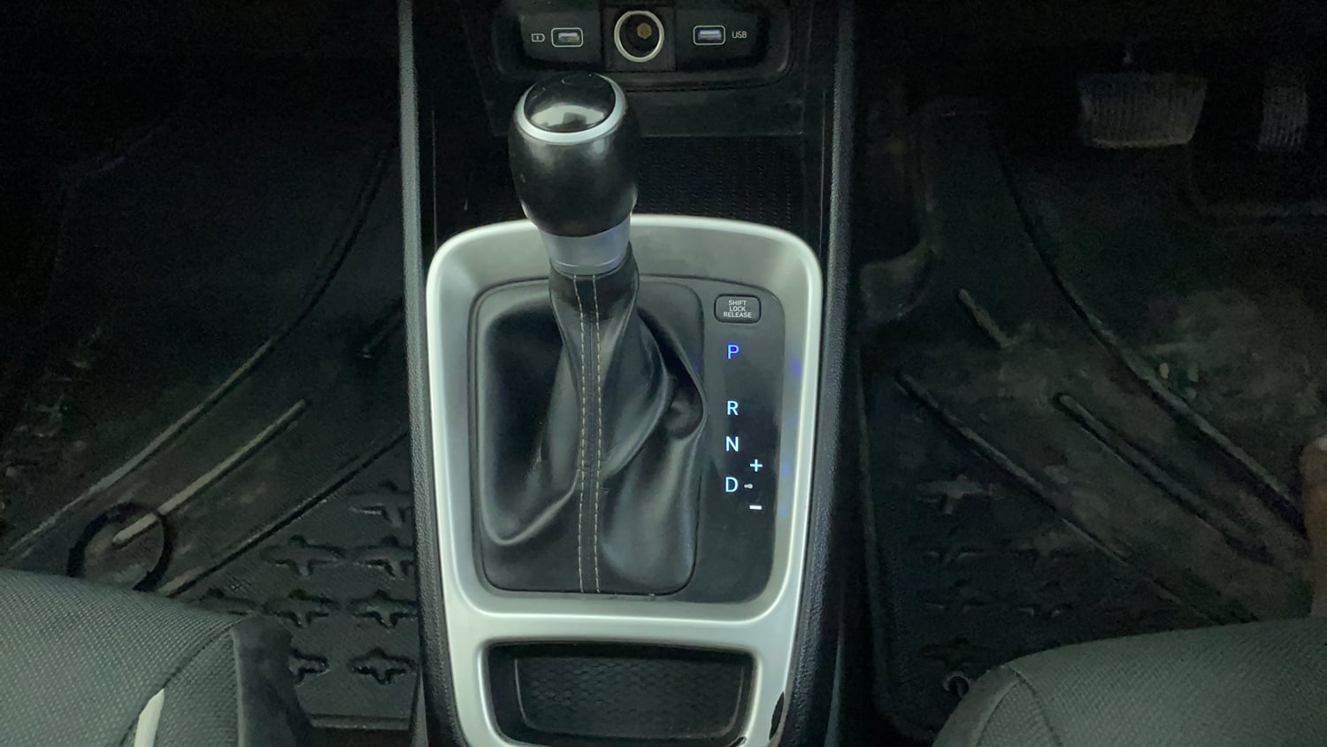 Used 2022 Hyundai Venue SX Plus 1.0 Turbo DCT Petrol Automatic interior GEAR  KNOB VIEW