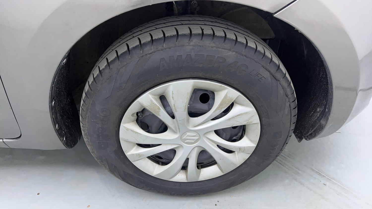 Used 2022 Maruti Suzuki Swift VXi Petrol Manual tyres RIGHT FRONT TYRE RIM VIEW