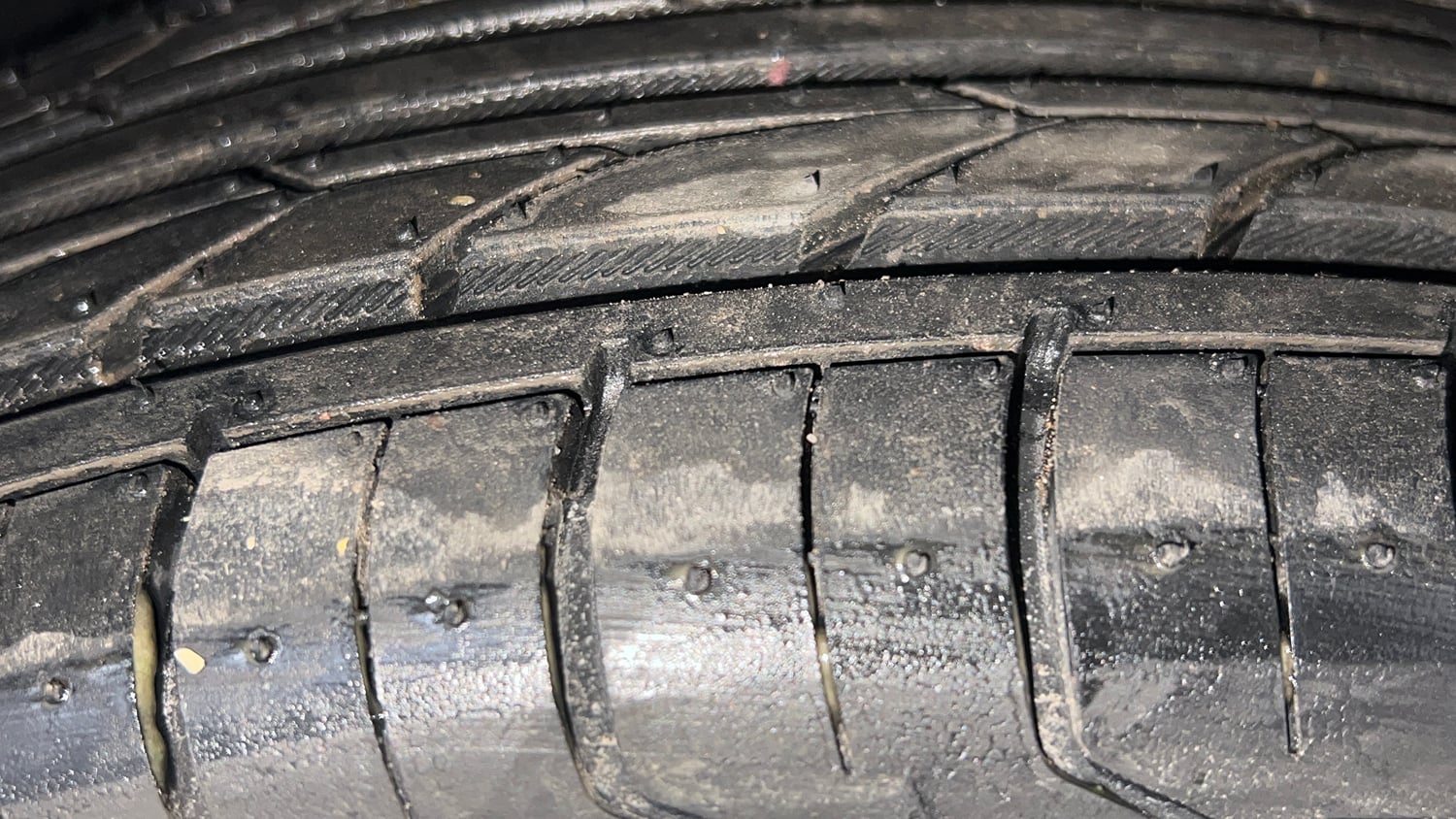 Used 2020 Renault Triber RXZ EASY-R AMT Petrol Automatic tyres RIGHT FRONT TYRE TREAD VIEW