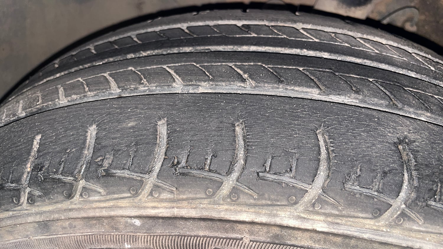 Used 2019 Hyundai Elite i20 Sportz Plus 1.2 CVT Petrol Automatic tyres LEFT FRONT TYRE TREAD VIEW