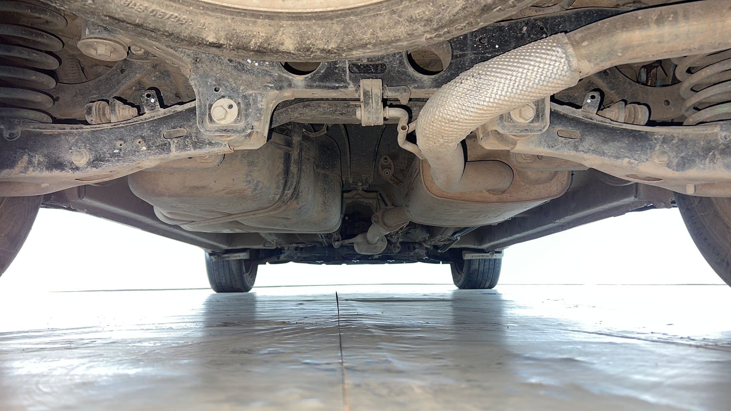 Used 2023 Mahindra XUV700 AX 3 Diesel MT 7 STR Diesel Manual extra REAR UNDERBODY VIEW (TAKEN FROM REAR)