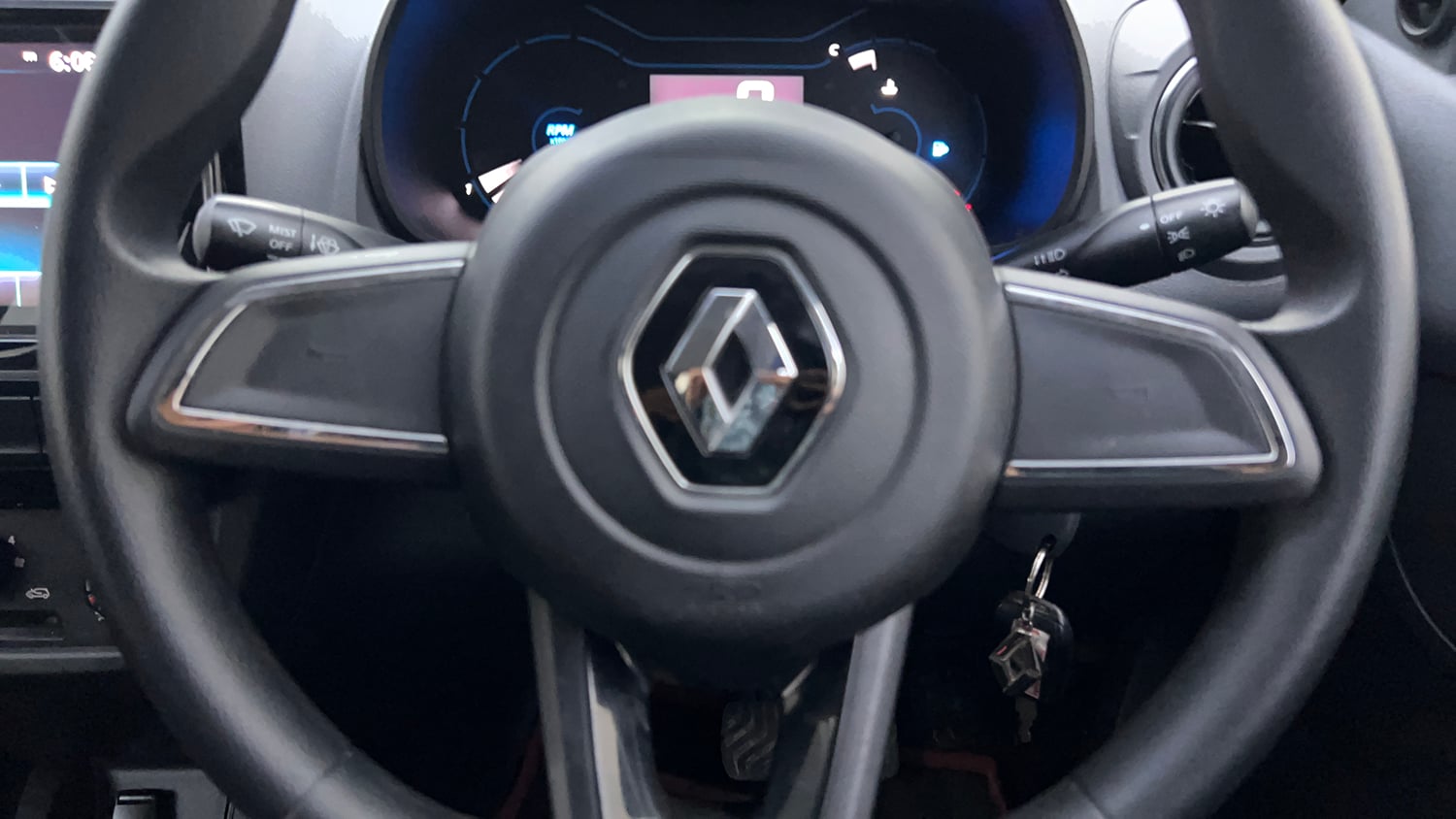 Used 2021 Renault Kwid RXT 1.0 AMT (O) Petrol Automatic top_features Airbags