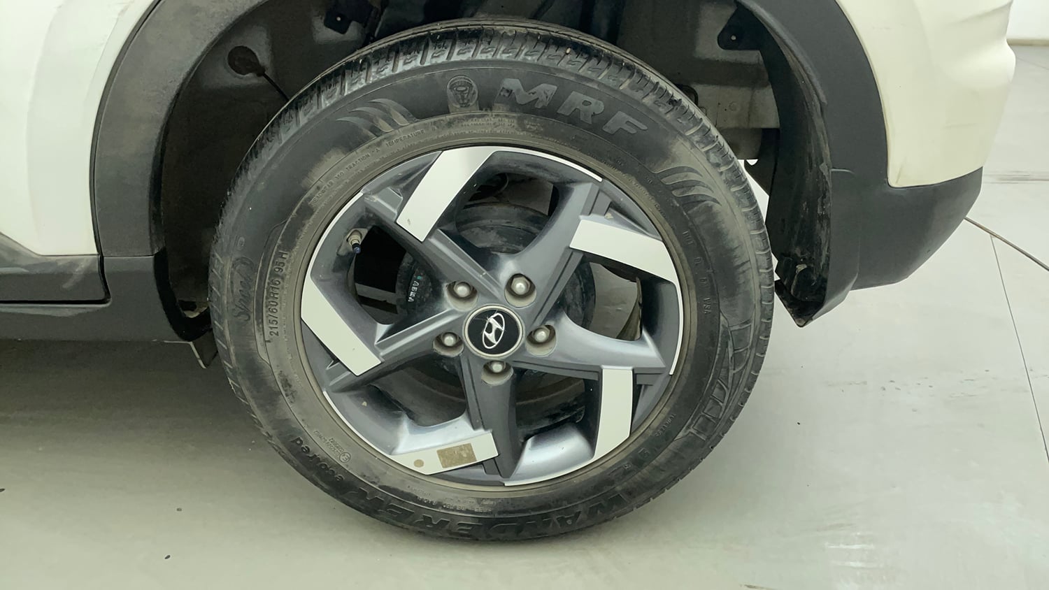 Used 2022 Hyundai Venue SX Plus 1.0 Turbo DCT Petrol Automatic tyres LEFT REAR TYRE RIM VIEW
