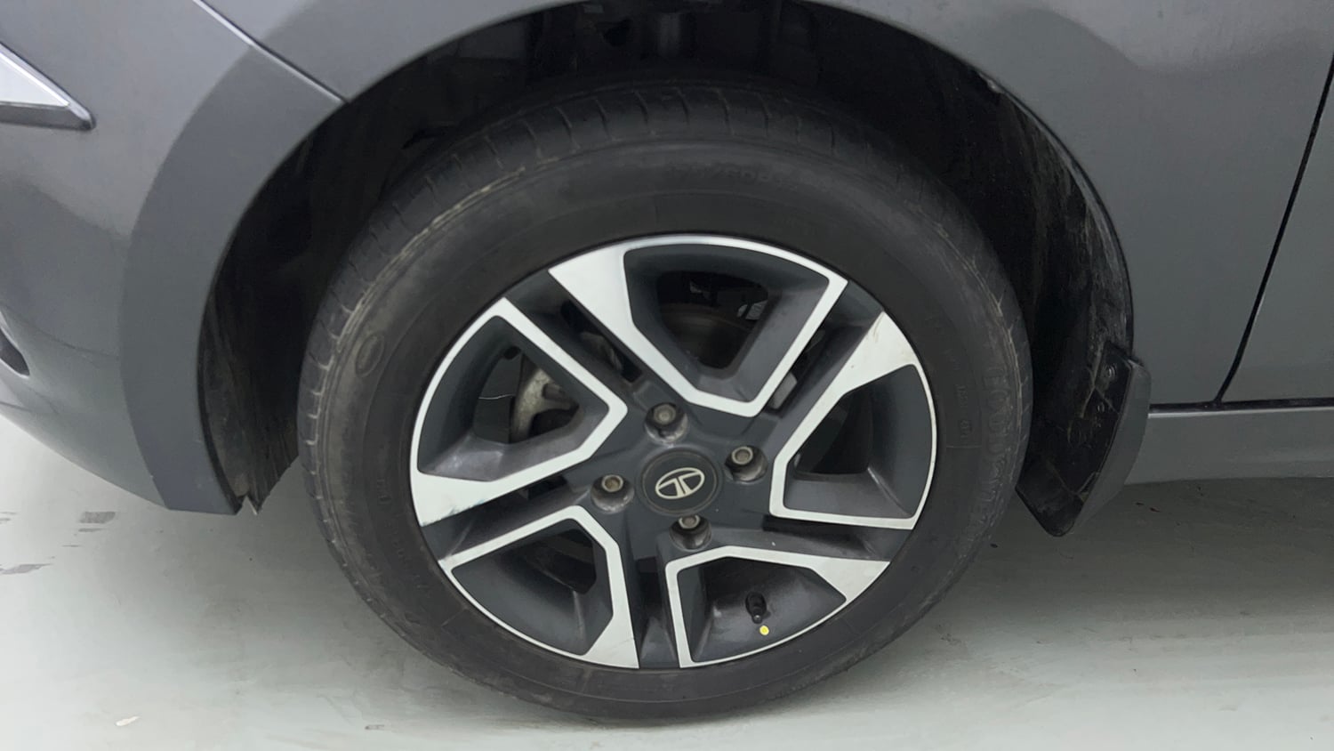 Used 2021 Tata Tigor XZ Plus Petrol Manual tyres LEFT FRONT TYRE RIM VIEW