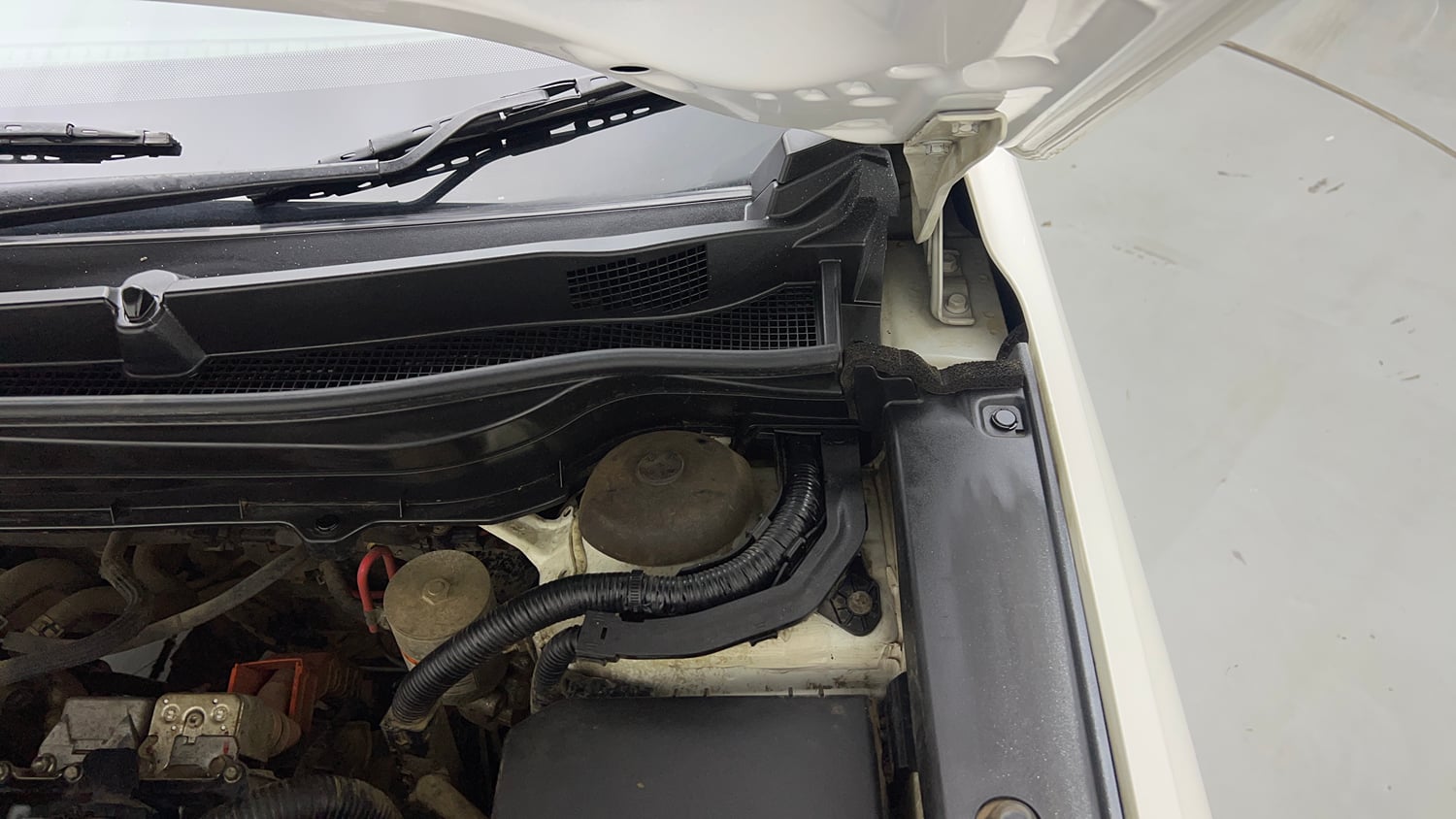 Used 2023 Maruti Suzuki Grand Vitara Alpha Plus Intelligent Hybrid eCVT Hybrid Automatic engine ENGINE LEFT SIDE HINGE & APRON VIEW