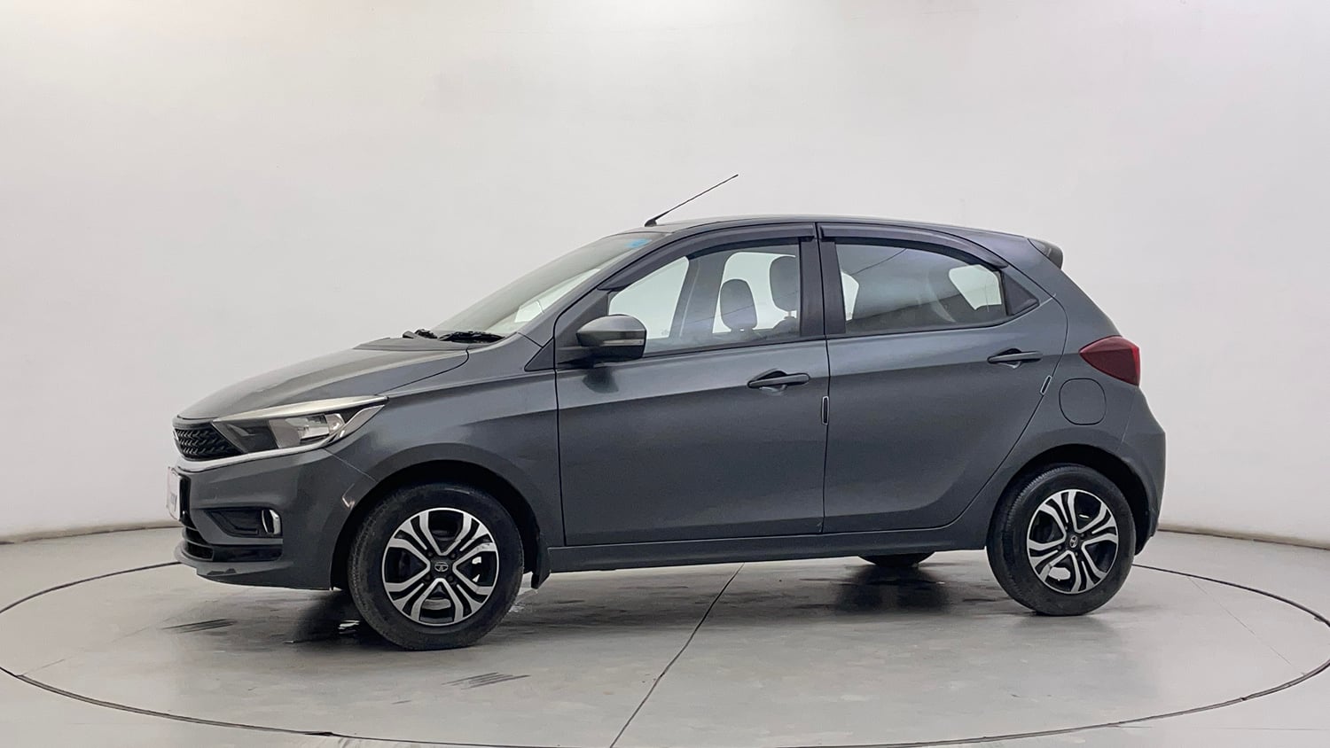 Used 2021 Tata Tiago XZ Petrol Manual exterior LEFT SIDE VIEW