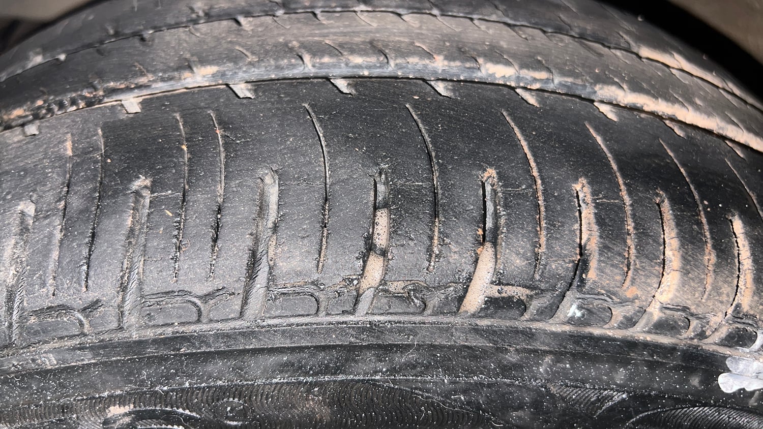 Used 2017 Mahindra KUV100 K4 6 STR Petrol Manual tyres LEFT FRONT TYRE TREAD VIEW