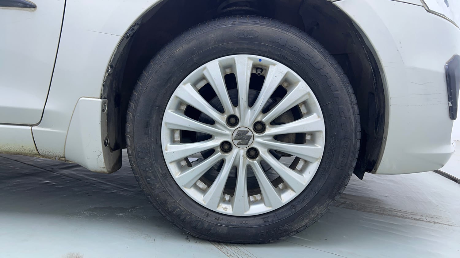 Used 2017 Maruti Suzuki Ciaz Zeta 1.4 AT Petrol Automatic tyres RIGHT FRONT TYRE RIM VIEW