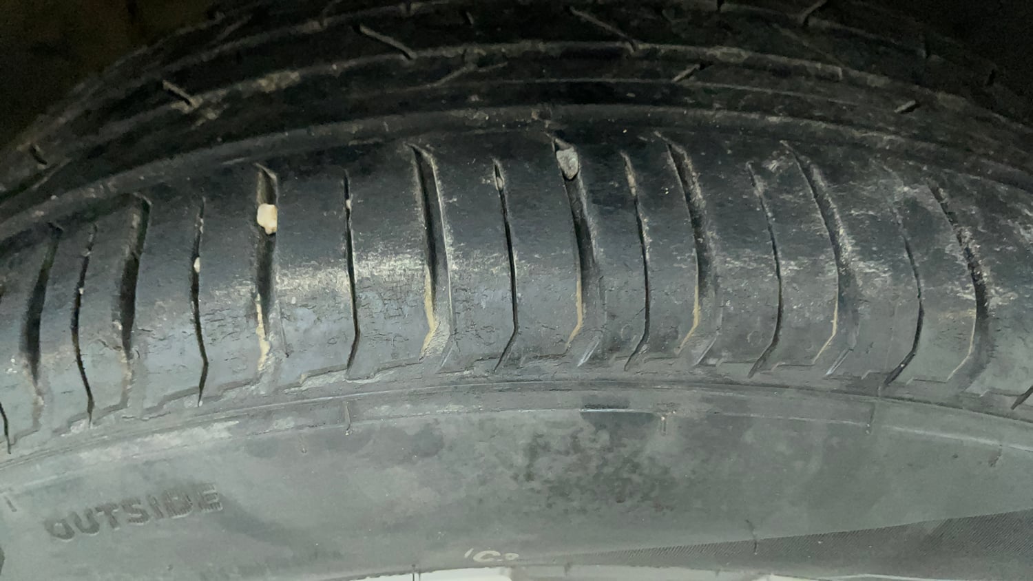 Used 2024 Hyundai Venue SX (O) 1.0 Turbo DCT Petrol Automatic tyres RIGHT FRONT TYRE TREAD VIEW