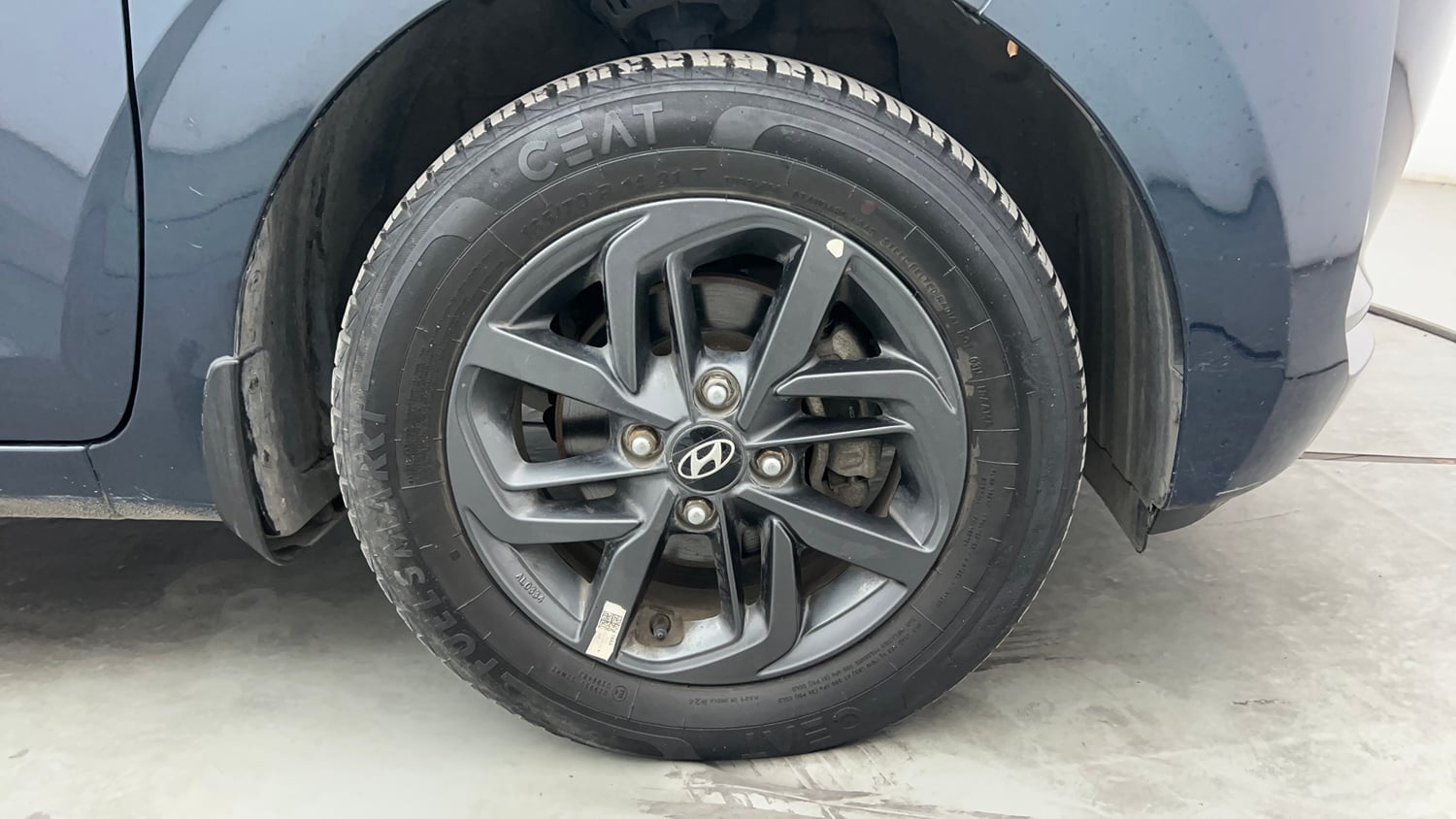 Used 2023 Hyundai Grand i10 Nios Sportz 1.2 Kappa VTVT Petrol Manual tyres RIGHT FRONT TYRE RIM VIEW