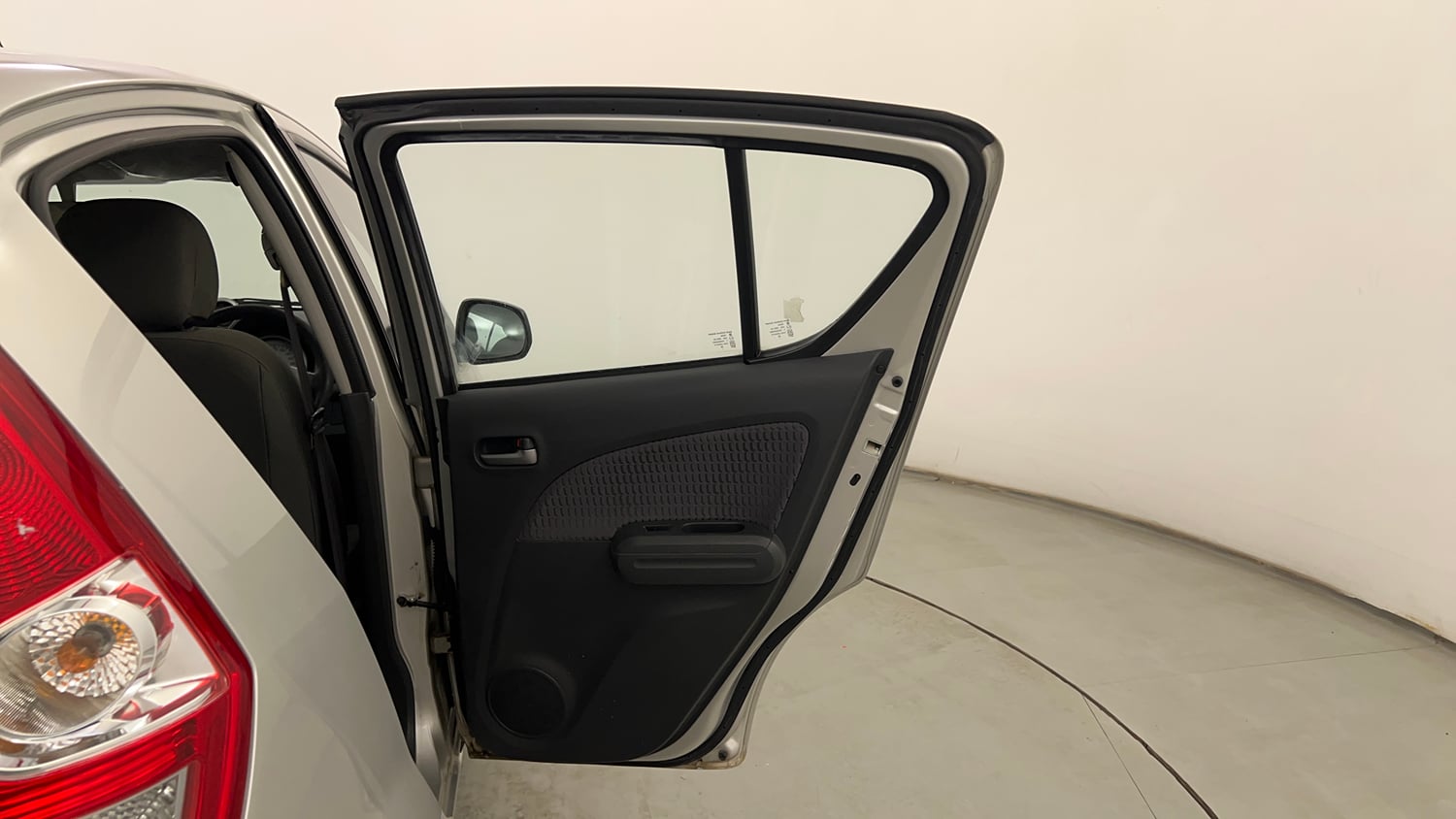 Used 2015 Maruti Suzuki Ritz Zxi BS-IV Petrol Manual interior RIGHT REAR DOOR OPEN VIEW