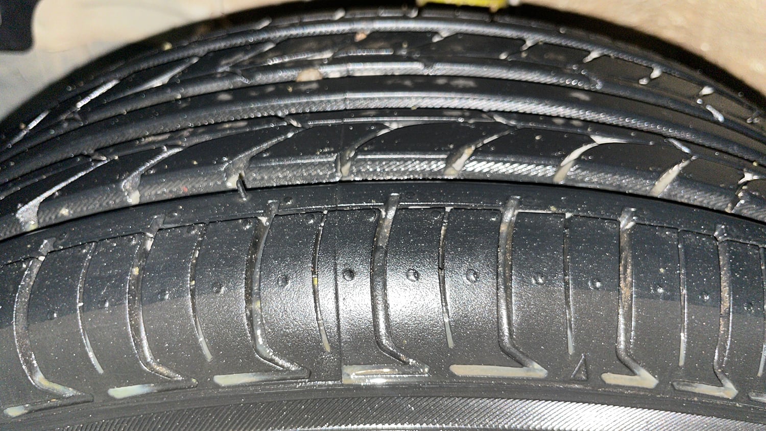 Used 2018 Mahindra KUV100 NXT K2 6 STR Petrol Manual tyres LEFT FRONT TYRE TREAD VIEW