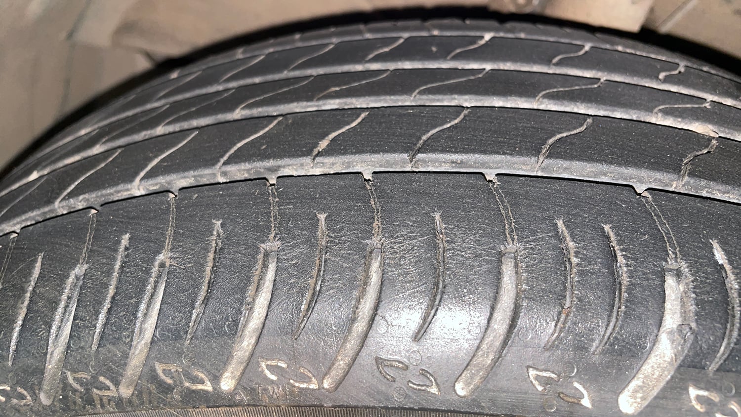 Used 2022 Maruti Suzuki XL6 Alpha Plus AT Petrol Petrol Automatic tyres LEFT FRONT TYRE TREAD VIEW