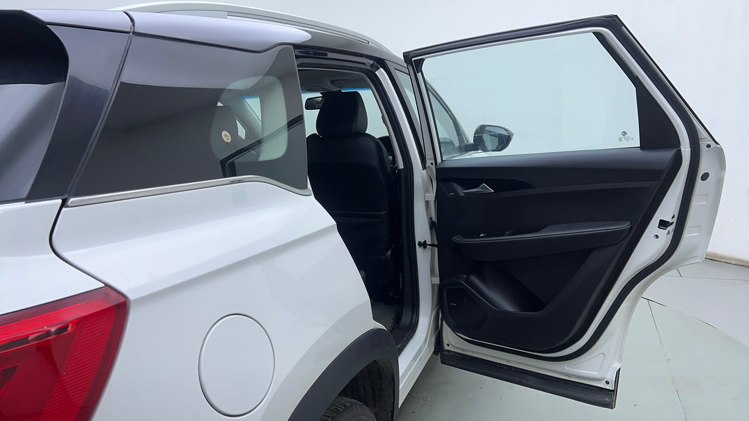 Used 2020 MG Motors Hector Sharp 2.0 Diesel Dual Tone Diesel Manual interior RIGHT REAR DOOR OPEN VIEW