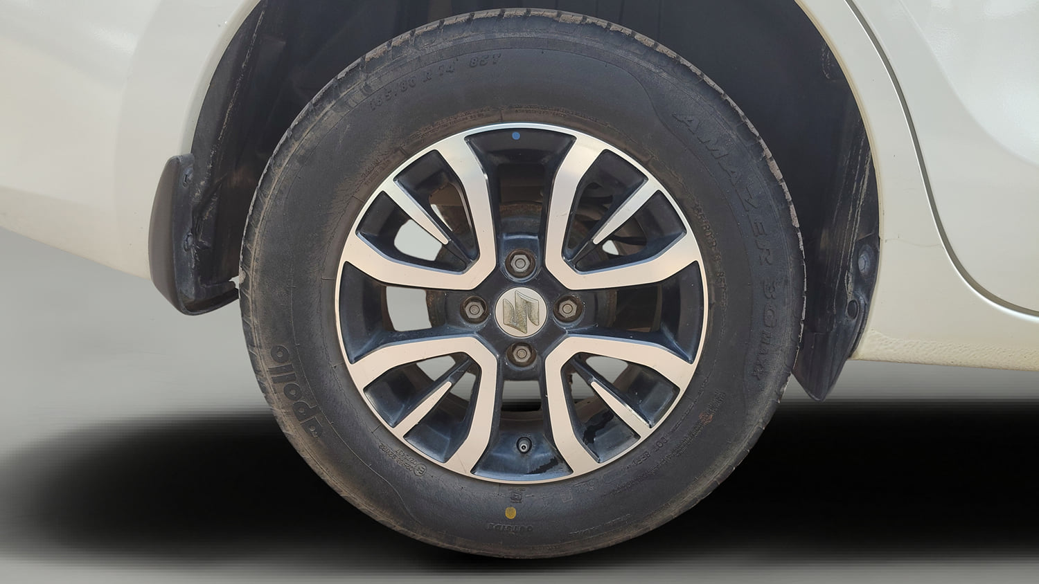 Used 2020 Maruti Suzuki Dzire VXi AMT Petrol Automatic tyres RIGHT REAR TYRE RIM VIEW