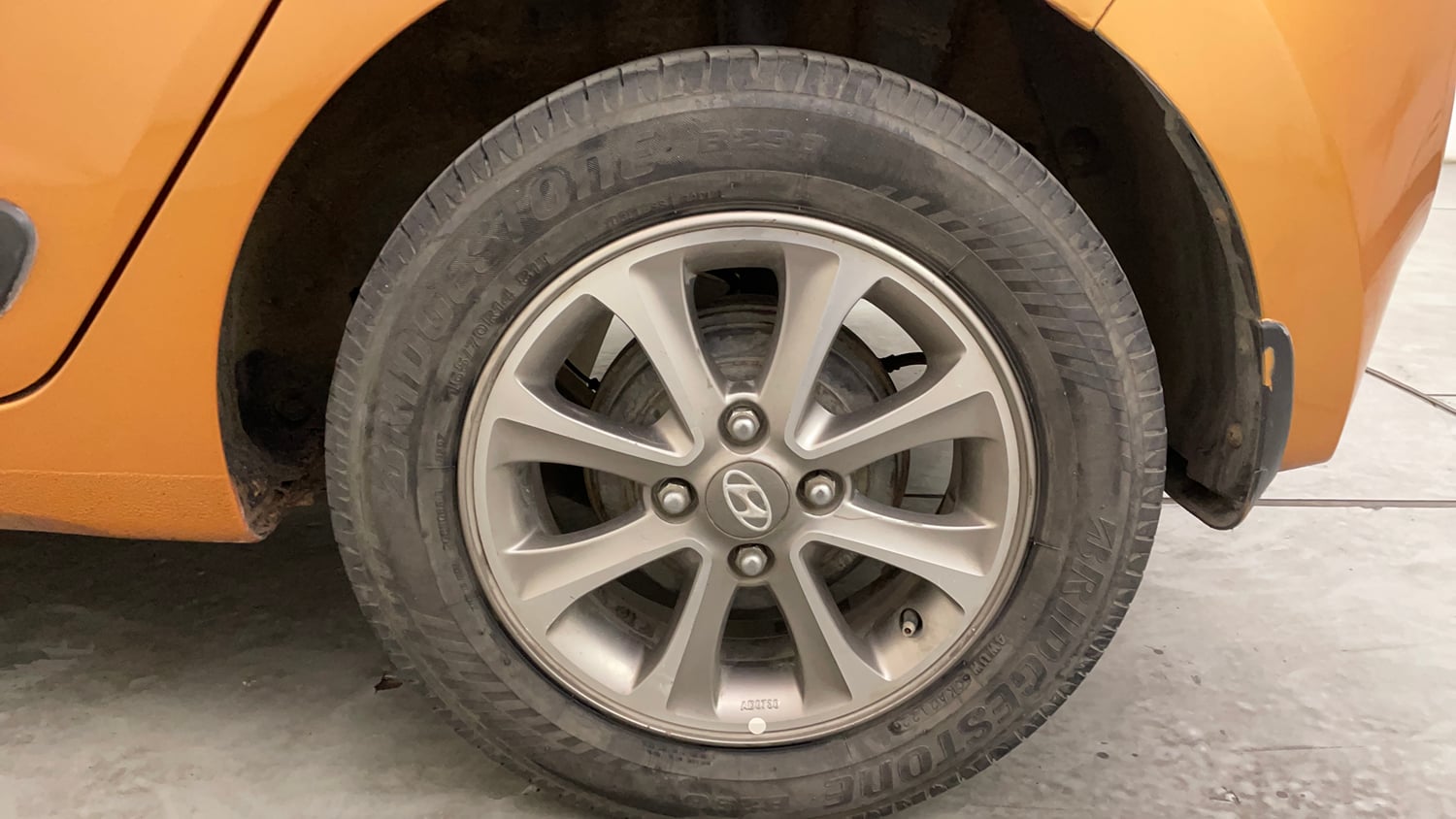 Used 2015 Hyundai Grand i10 Asta 1.2 Kappa VTVT Petrol Manual tyres LEFT REAR TYRE RIM VIEW