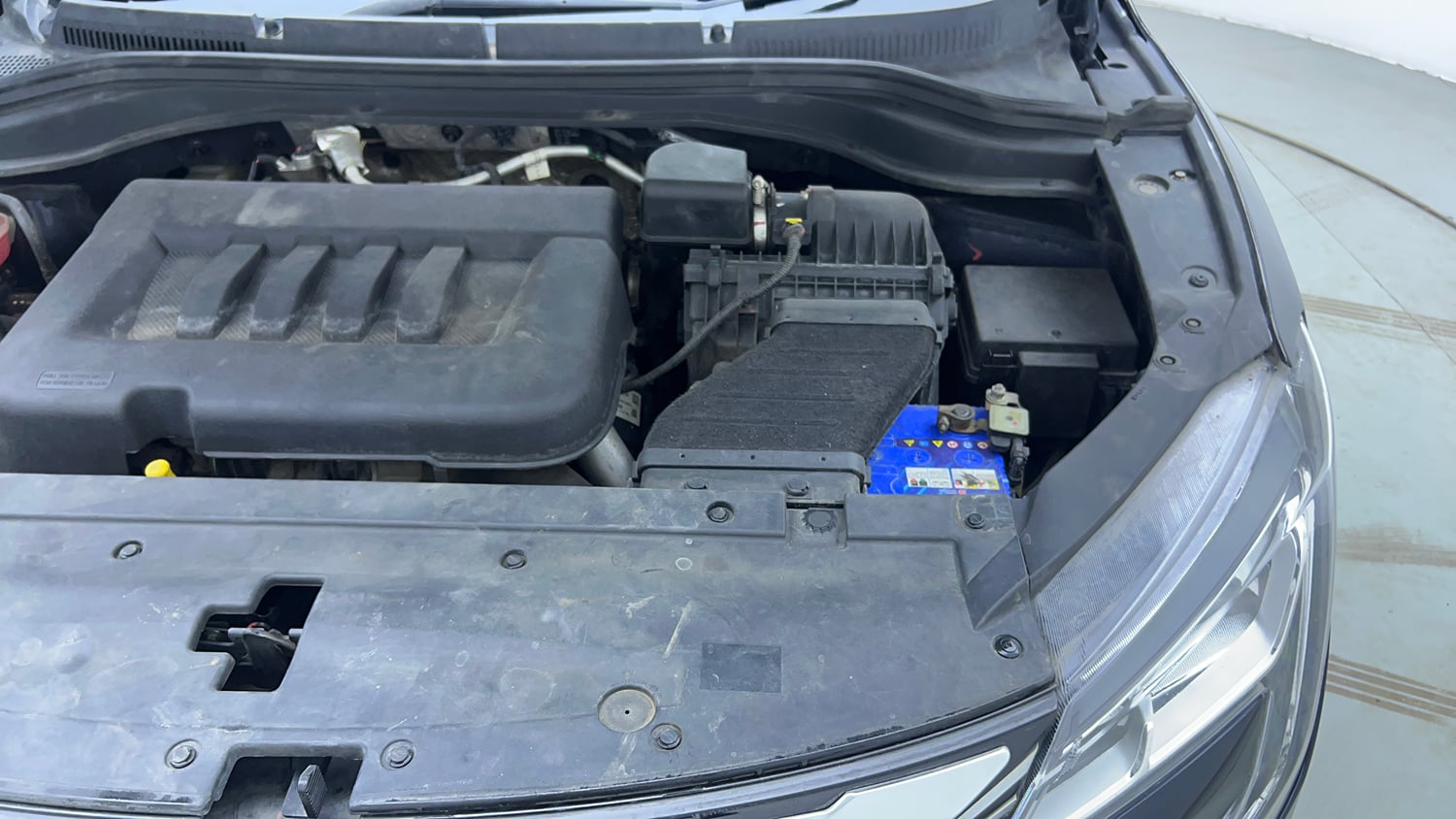 Used 2023 Mahindra XUV700 AX 3 Diesel MT 7 STR Diesel Manual engine ENGINE LEFT SIDE VIEW