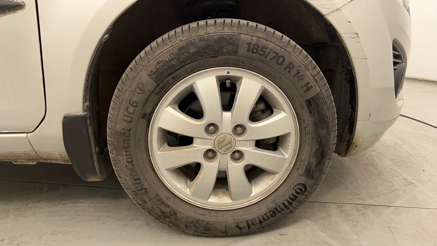 Used 2015 Maruti Suzuki Ritz Zxi BS-IV Petrol Manual tyres RIGHT FRONT TYRE RIM VIEW