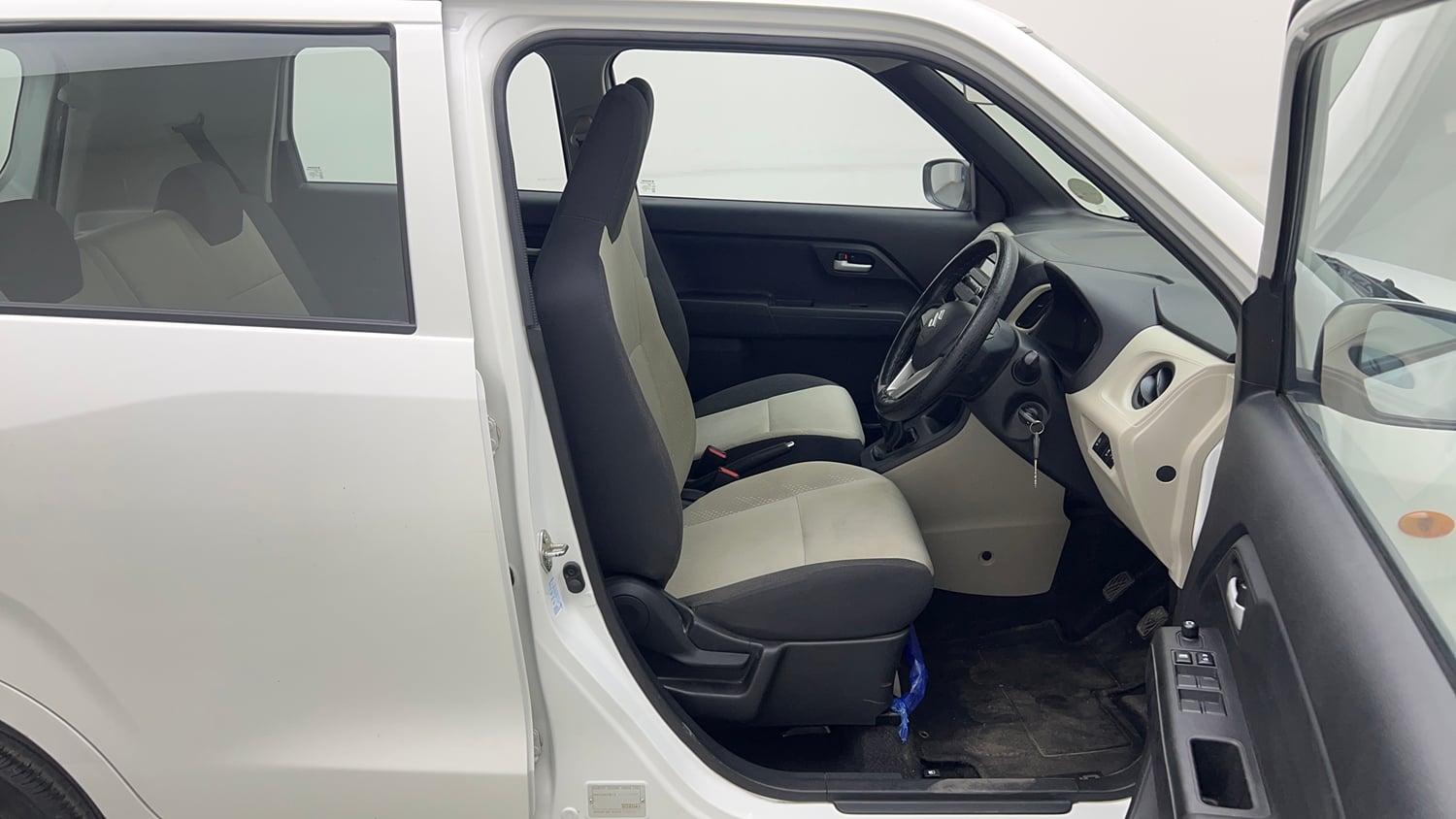 Used 2024 Maruti Suzuki Wagon R VXI 1.0 Petrol Manual interior RIGHT SIDE FRONT DOOR CABIN VIEW