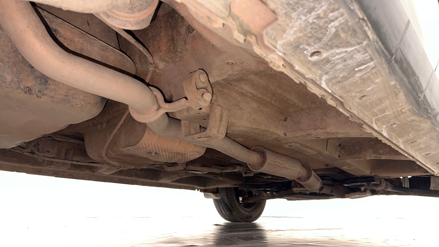 Used 2017 Mahindra KUV100 K4 6 STR Petrol Manual extra REAR RIGHT UNDERBODY VIEW