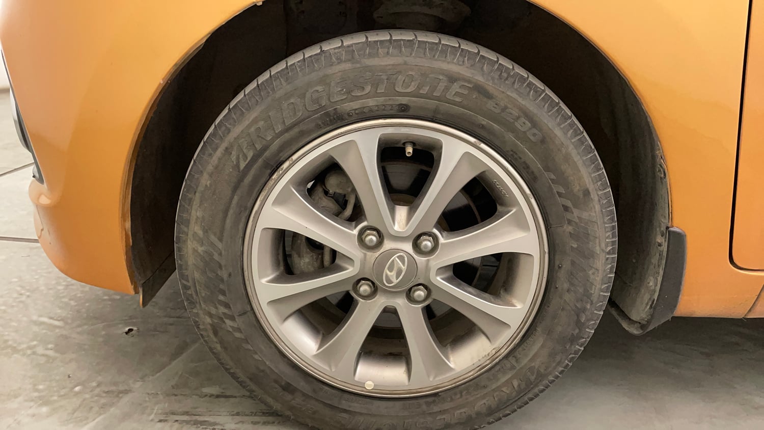 Used 2015 Hyundai Grand i10 Asta 1.2 Kappa VTVT Petrol Manual tyres LEFT FRONT TYRE RIM VIEW