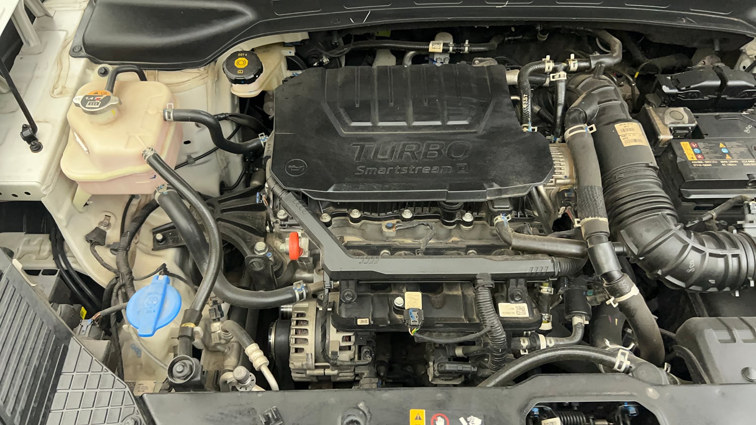 Used 2024 Hyundai Alcazar Signature (O) 7 STR 1.5 Petrol DCT Petrol Automatic engine ENGINE RIGHT SIDE VIEW