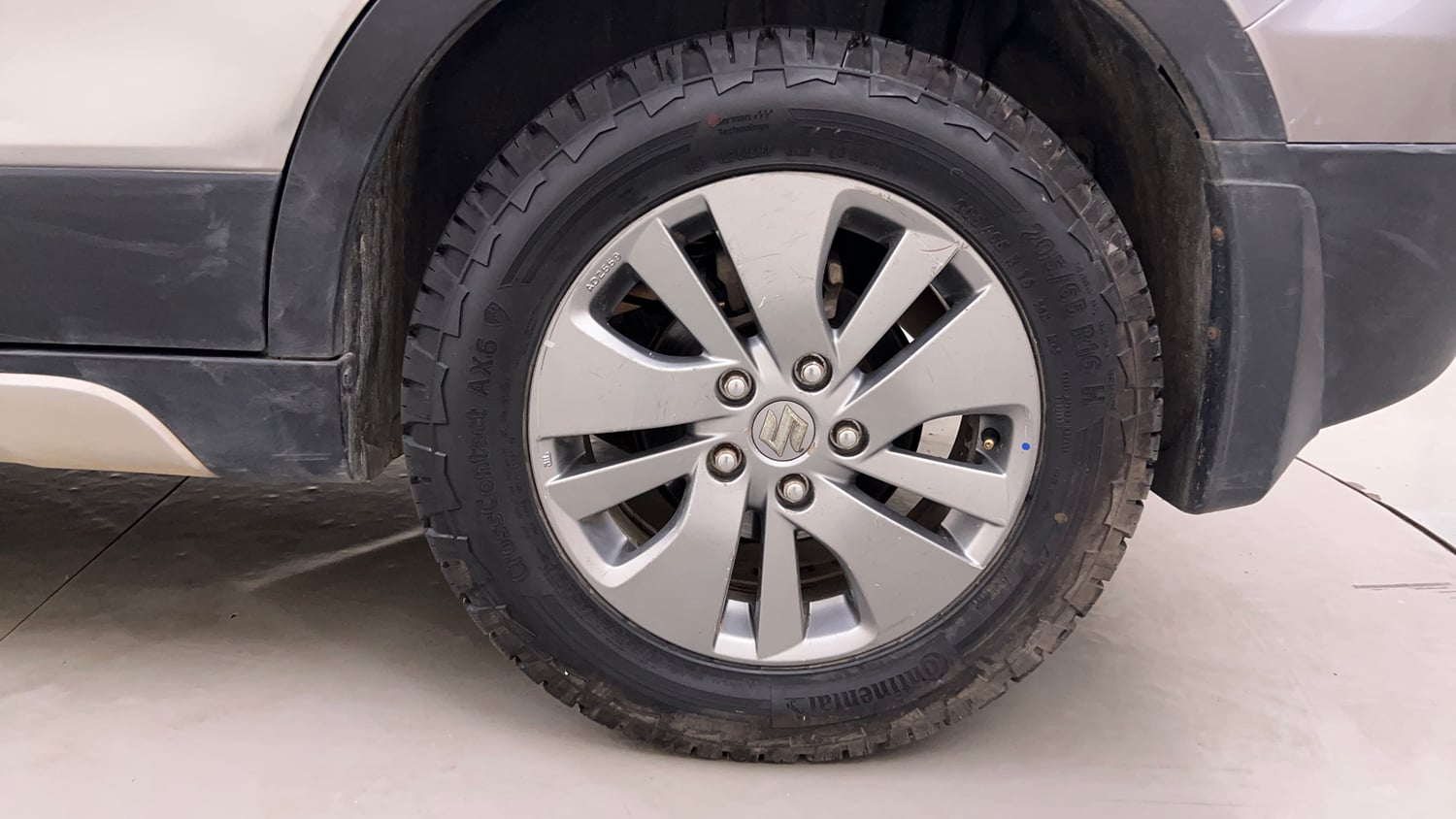 Used 2016 Maruti Suzuki S-Cross Zeta 1.3 Diesel Manual tyres LEFT REAR TYRE RIM VIEW