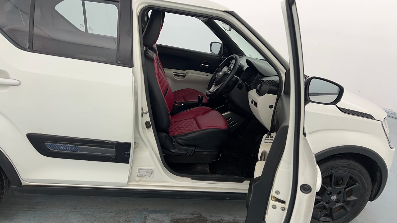 Used 2017 Maruti Suzuki Ignis Zeta 1.2 MT Petrol Manual interior RIGHT SIDE FRONT DOOR CABIN VIEW