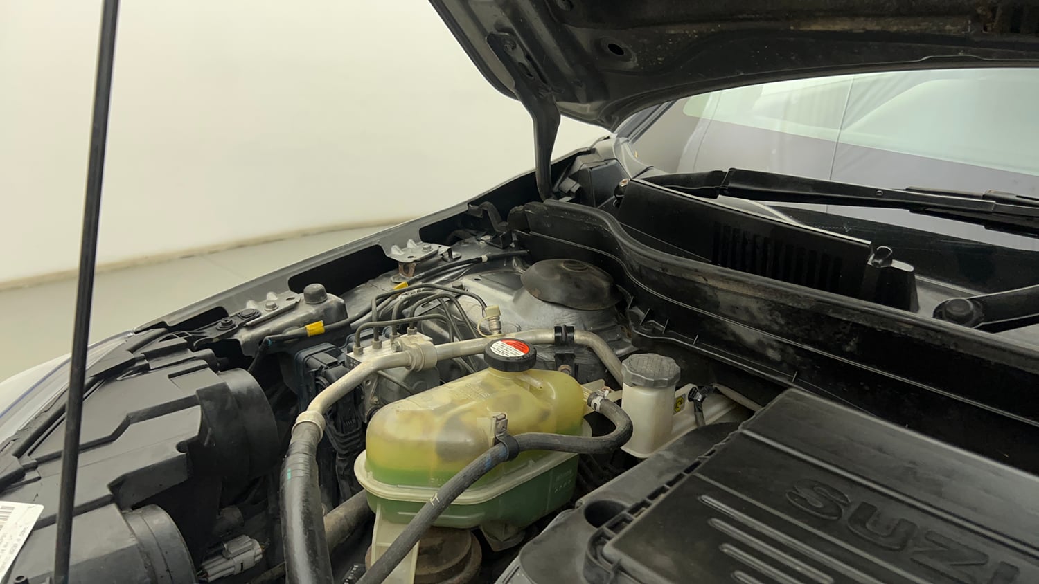 Used 2017 Maruti Suzuki Vitara Brezza [2016-2020] VDi Diesel Manual engine ENGINE RIGHT SIDE HINGE & APRON VIEW