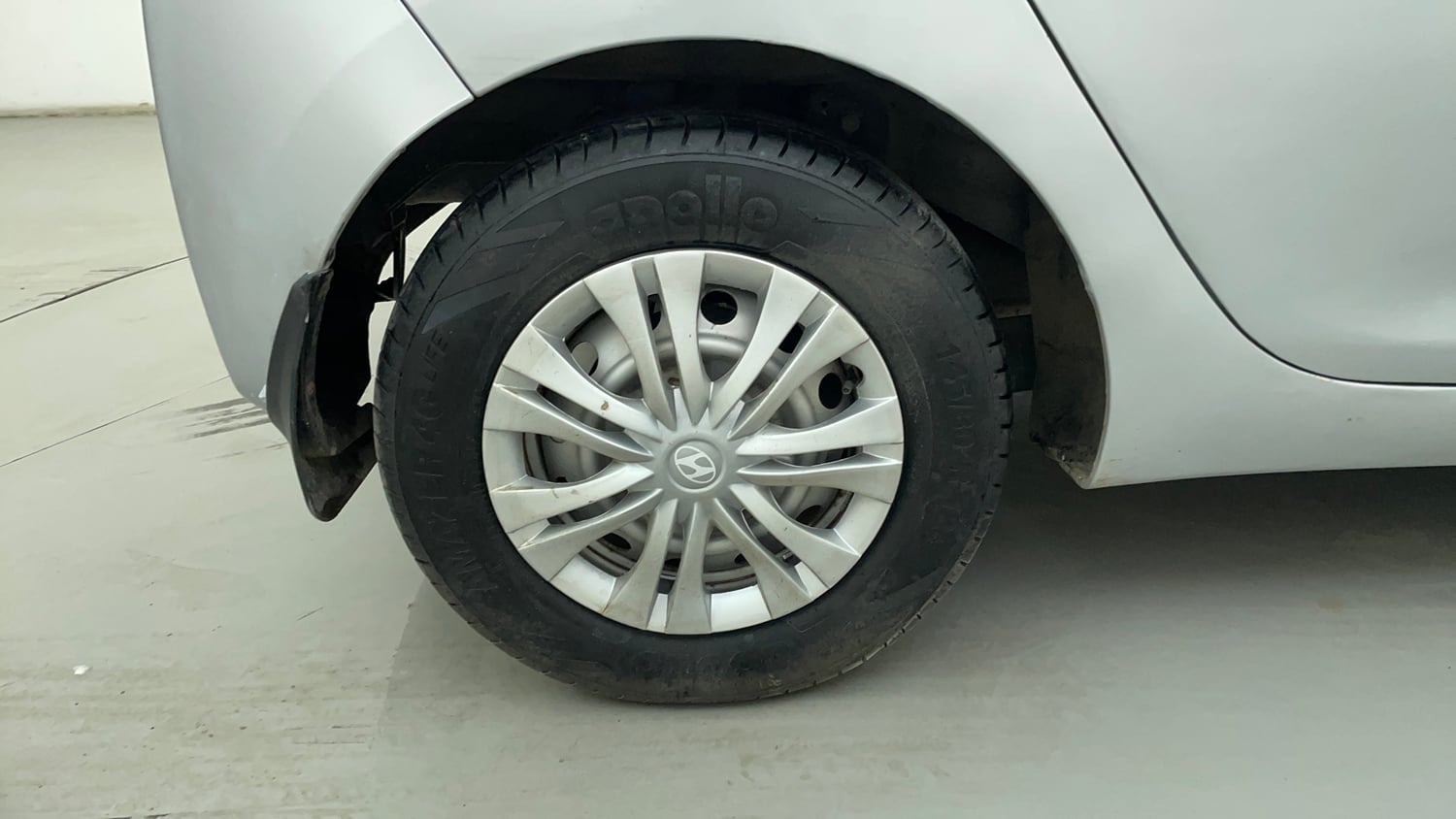 Used 2016 Hyundai Eon Era + Petrol Manual tyres RIGHT REAR TYRE RIM VIEW