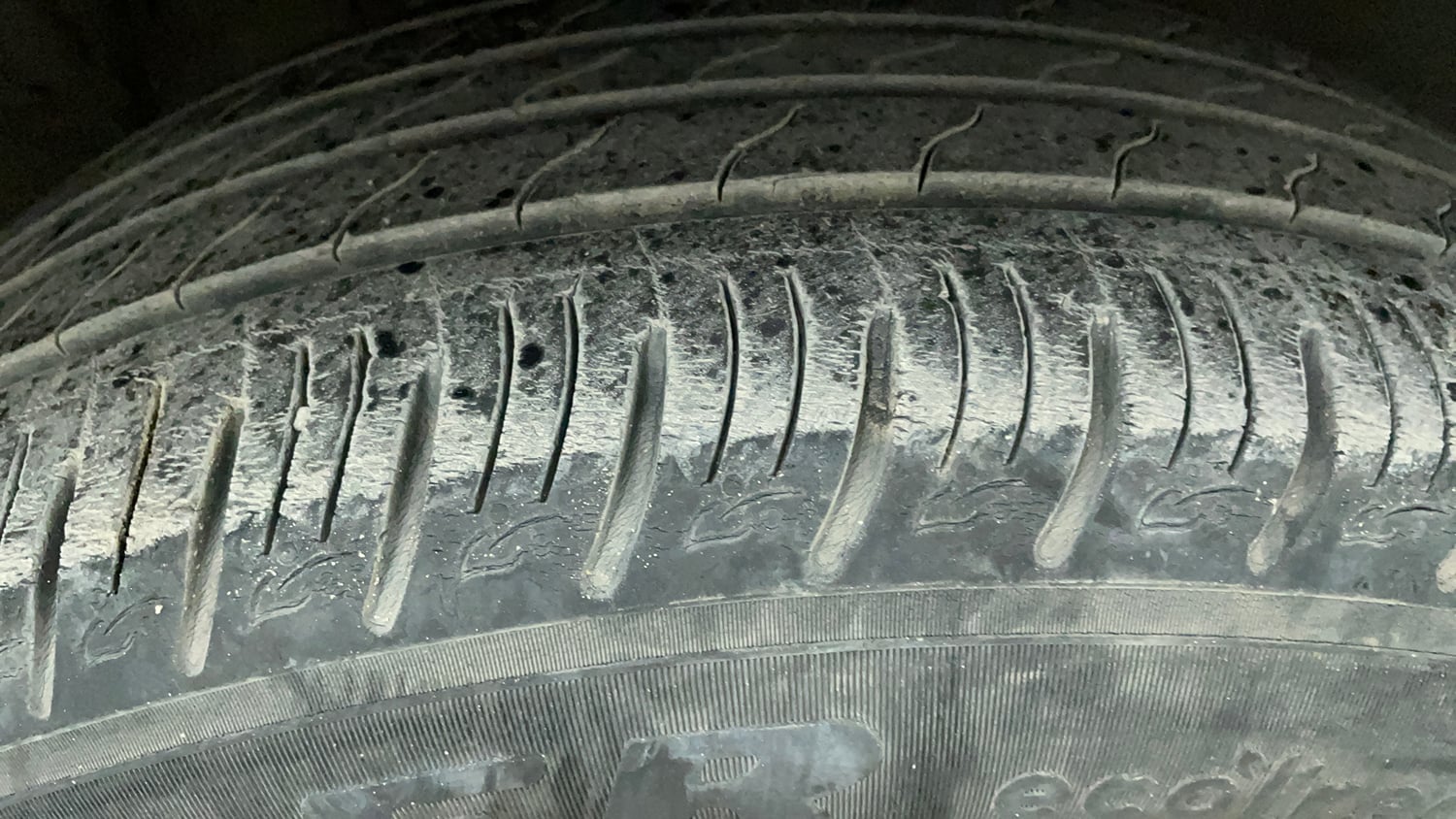 Used 2022 Hyundai Venue SX Plus 1.0 Turbo DCT Petrol Automatic tyres RIGHT FRONT TYRE TREAD VIEW