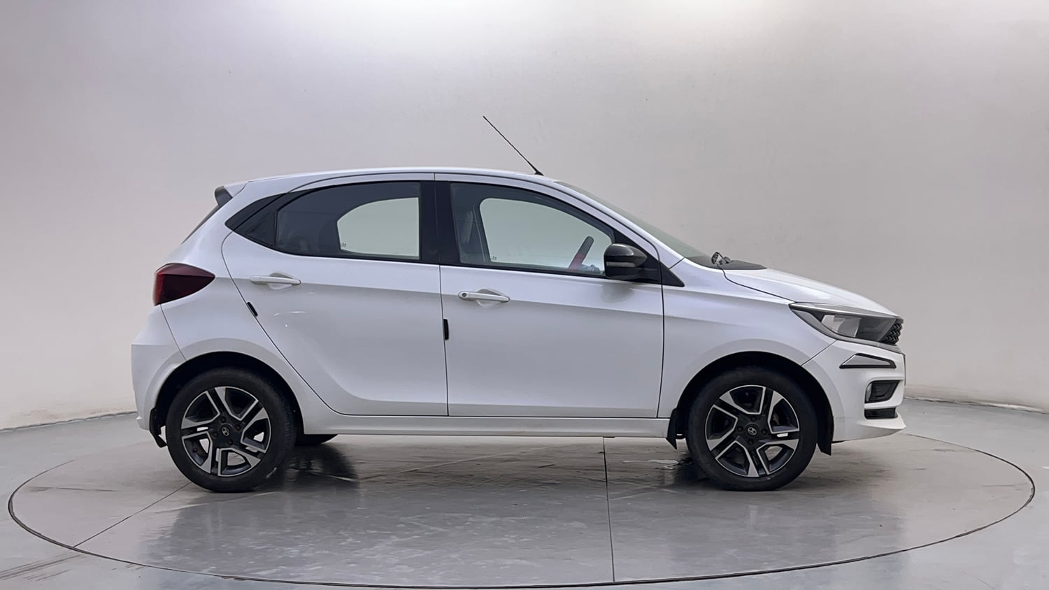 Used 2022 Tata Tiago XZA Plus Petrol Automatic exterior RIGHT SIDE VIEW