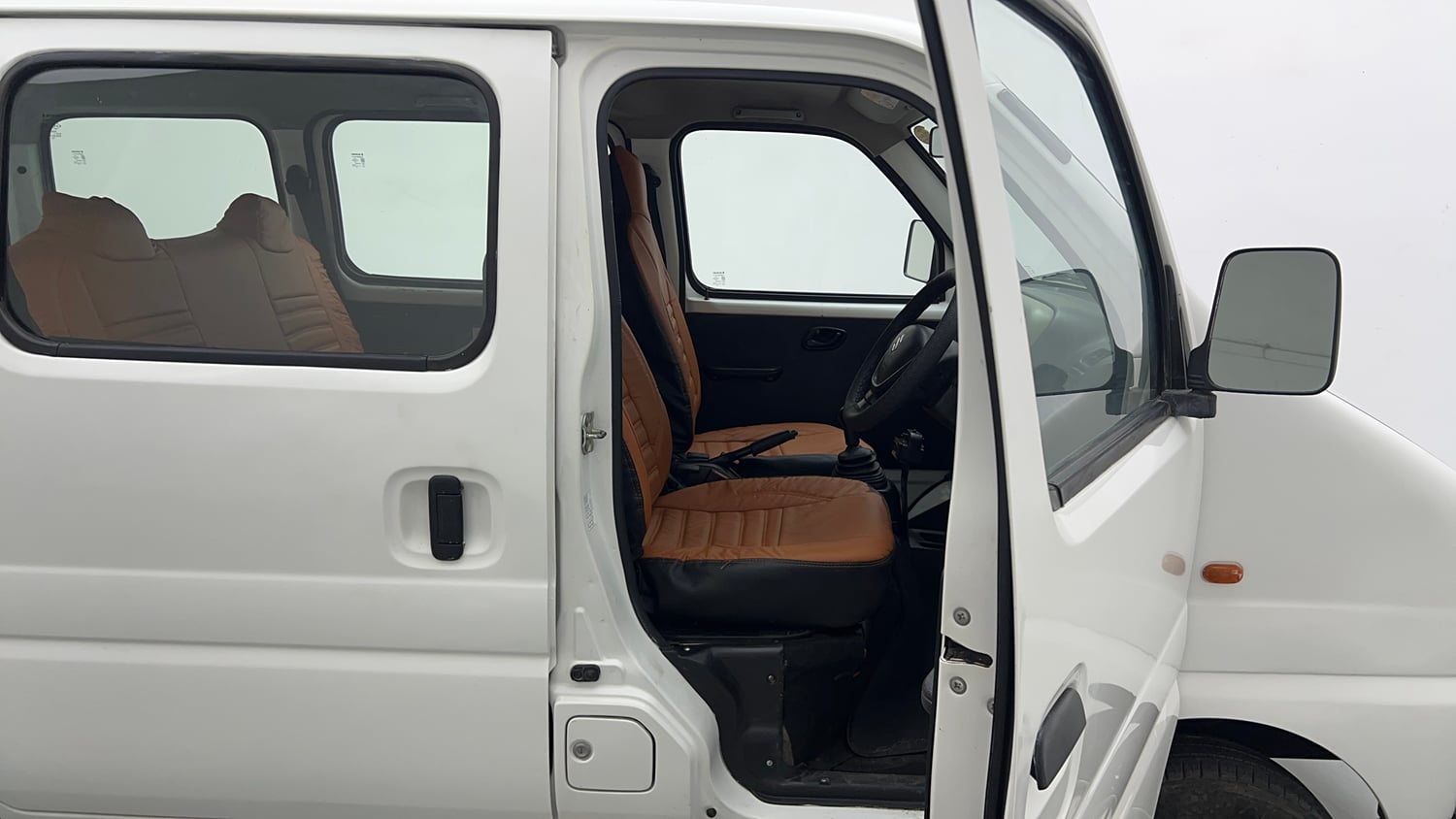 Used 2022 Maruti Suzuki Eeco 5 STR AC (O) Petrol Manual interior RIGHT SIDE FRONT DOOR CABIN VIEW