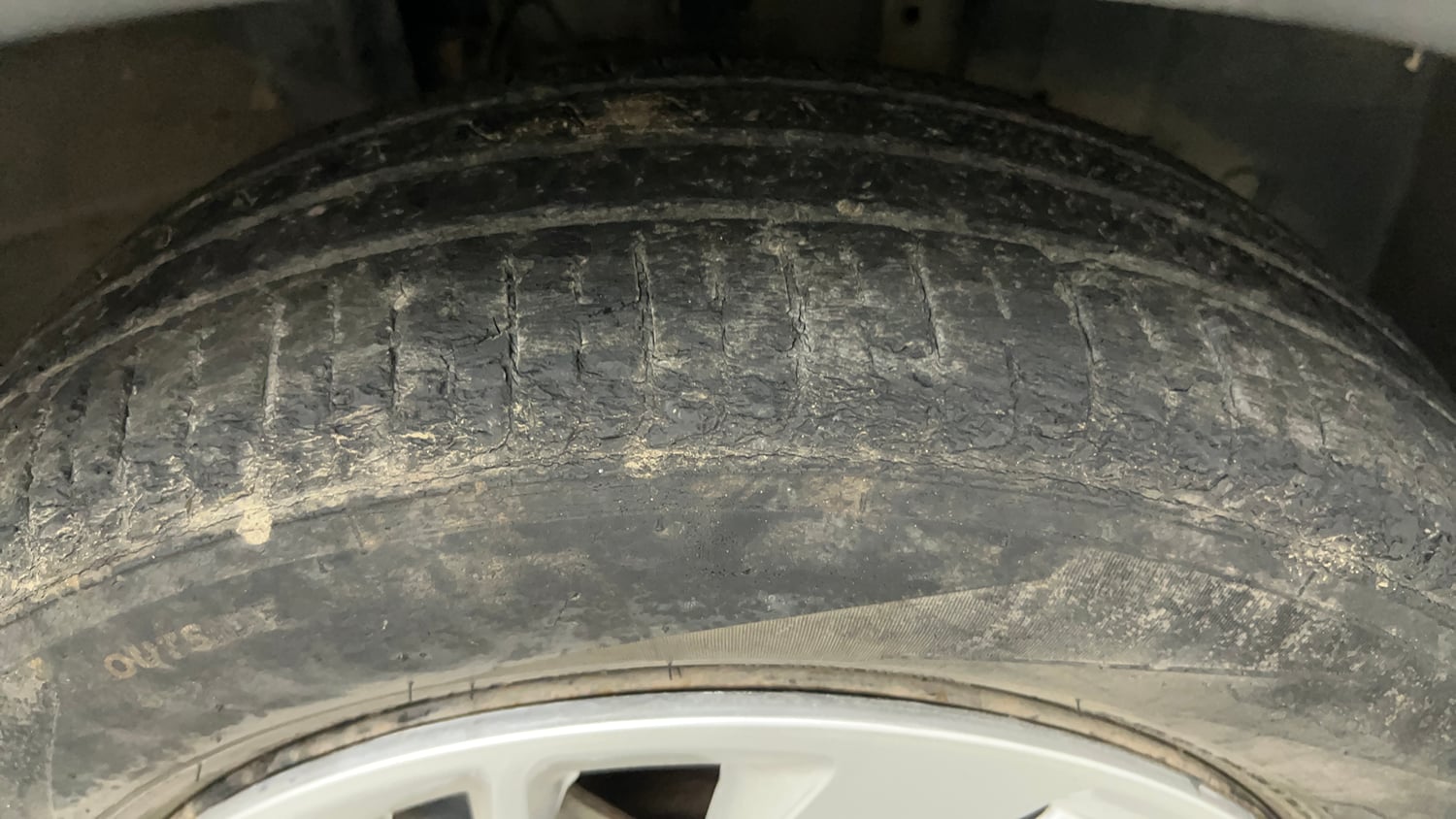 Used 2021 Renault Triber RXZ EASY-R AMT Petrol Automatic tyres RIGHT FRONT TYRE TREAD VIEW