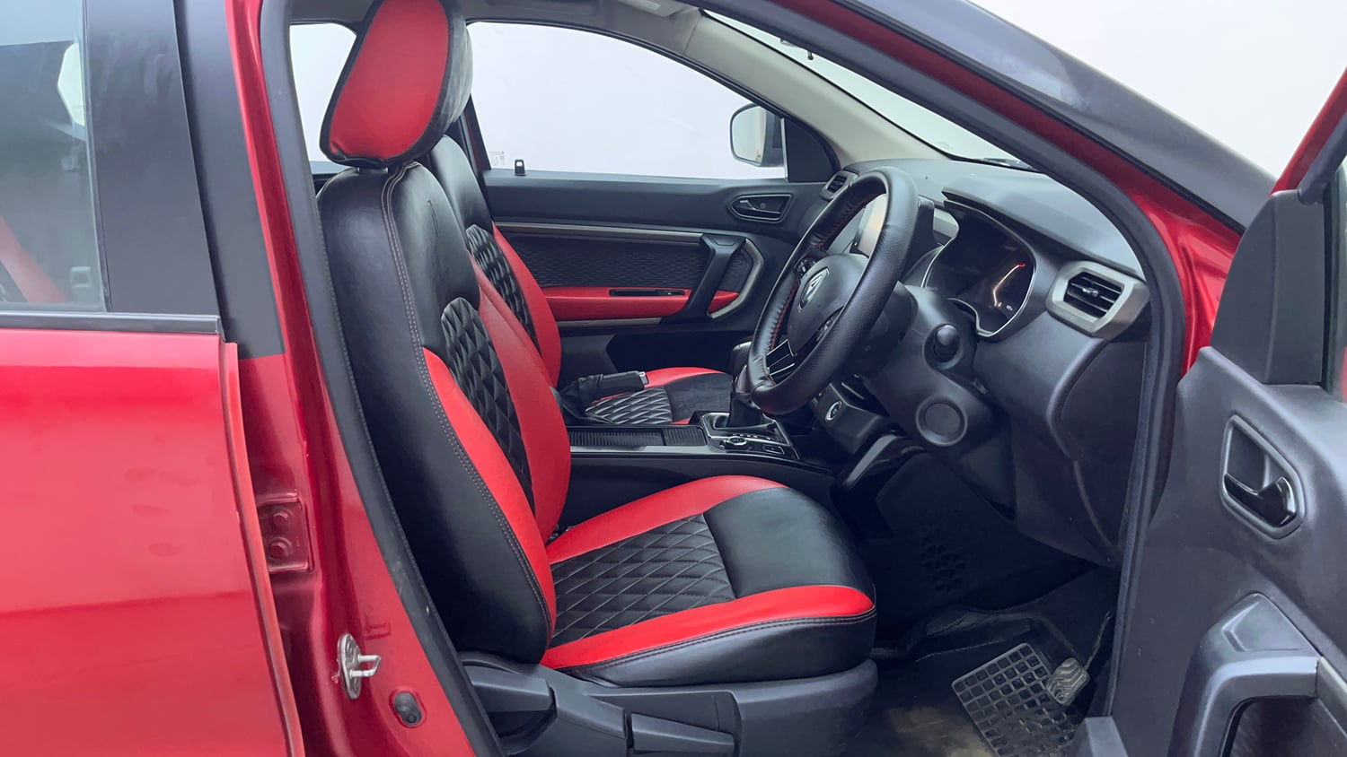 Used 2021 Renault Kiger RXZ Turbo CVT Dual Tone Petrol Automatic interior RIGHT SIDE FRONT DOOR CABIN VIEW