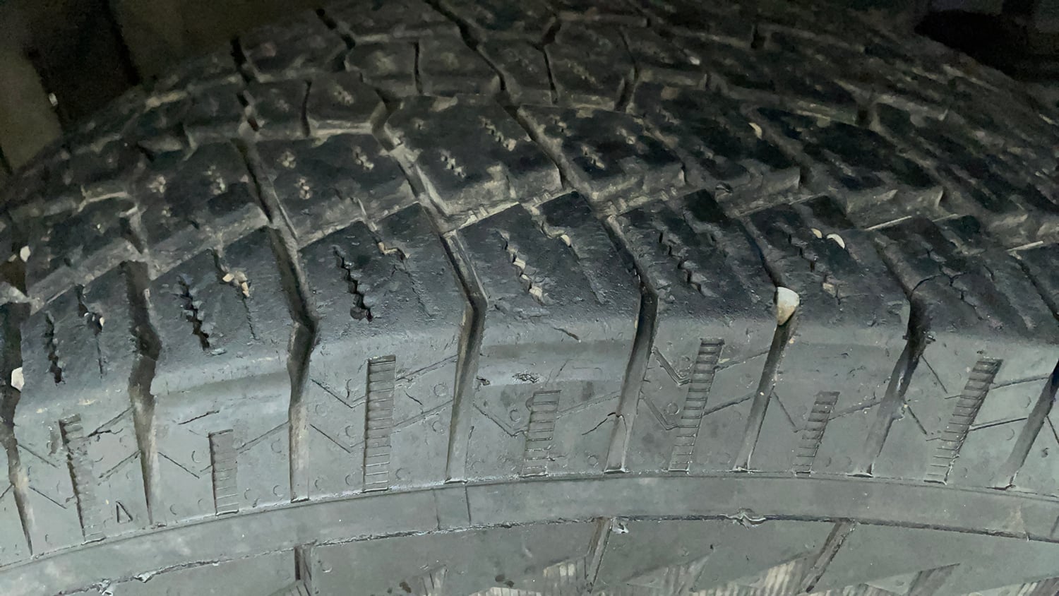 Used 2024 Mahindra Thar LX Hard Top Diesel MT 4WD Diesel Manual tyres RIGHT FRONT TYRE TREAD VIEW