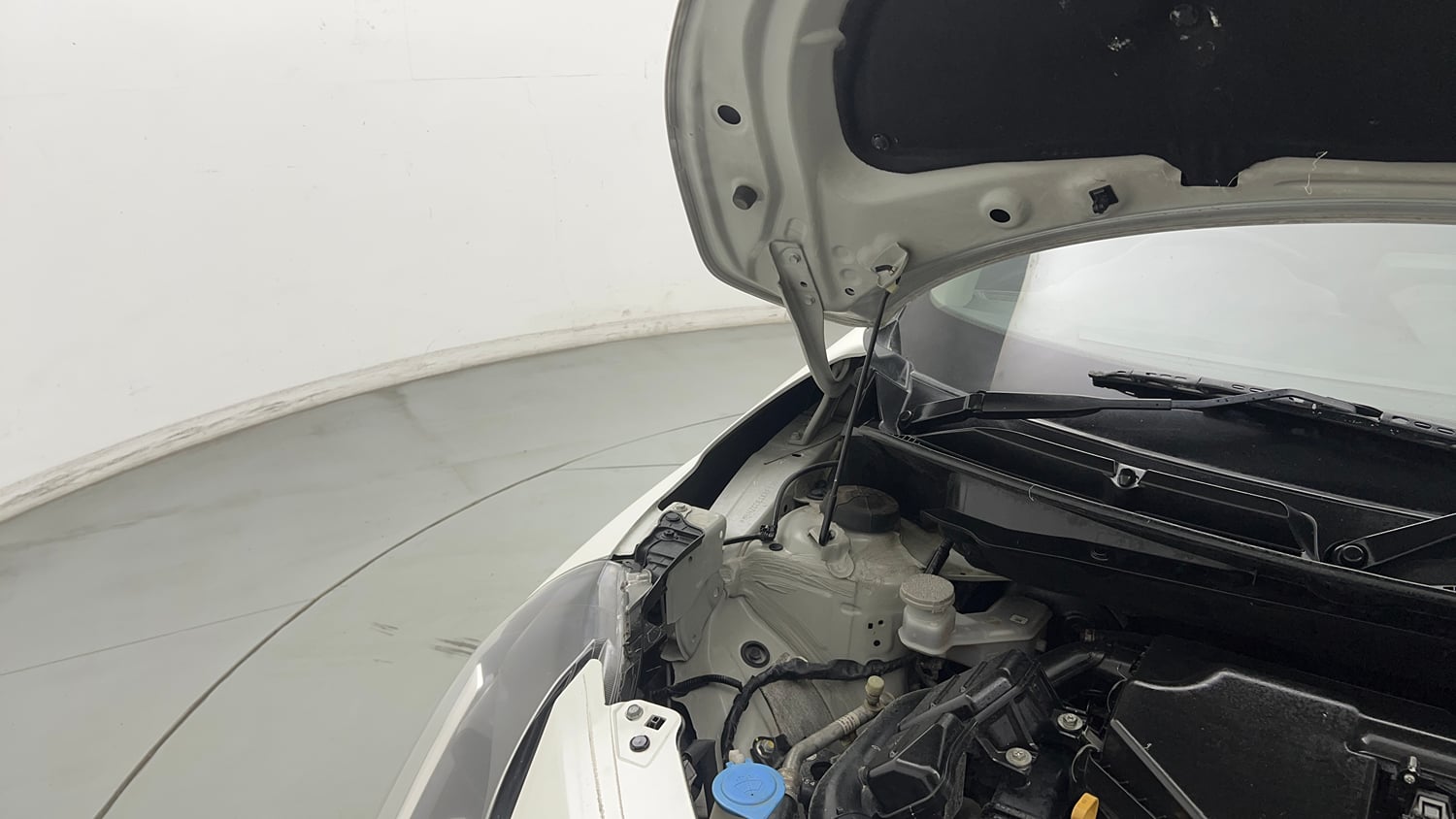 Used 2024 Maruti Suzuki Swift VXi (O) AMT Petrol Automatic engine ENGINE RIGHT SIDE HINGE & APRON VIEW