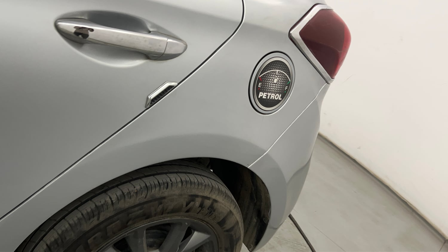 Used 2020 Hyundai Elite i20 Sportz Plus 1.2 Petrol Manual dents MINOR SCRATCH