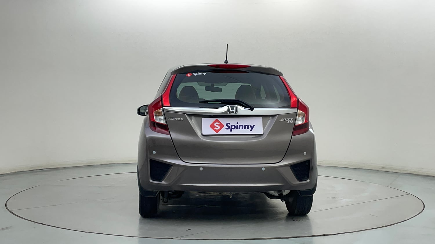 Used 2016 Honda Jazz V AT Petrol Petrol Automatic exterior BACK VIEW