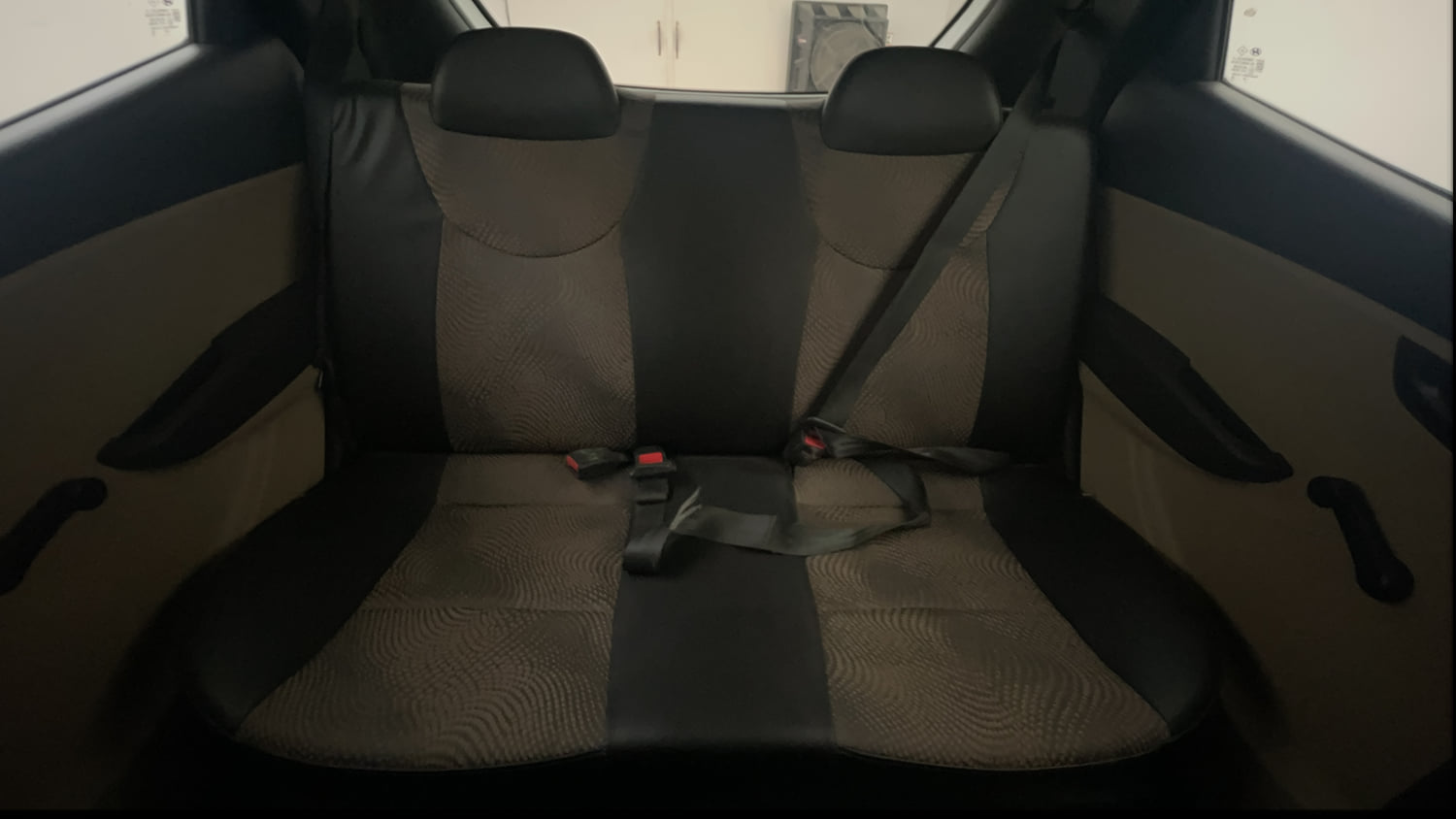Used 2015 Hyundai Eon Magna + Petrol Manual interior REAR SEAT CONDITION VIEW