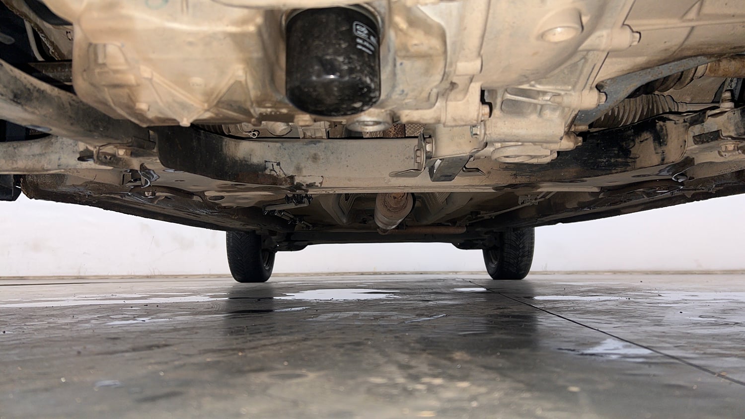 Used 2020 Renault Triber RXZ EASY-R AMT Petrol Automatic extra FRONT LEFT UNDERBODY VIEW