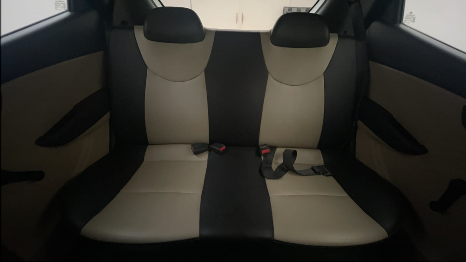 Used 2016 Hyundai Eon Era + Petrol Manual interior REAR SEAT CONDITION VIEW