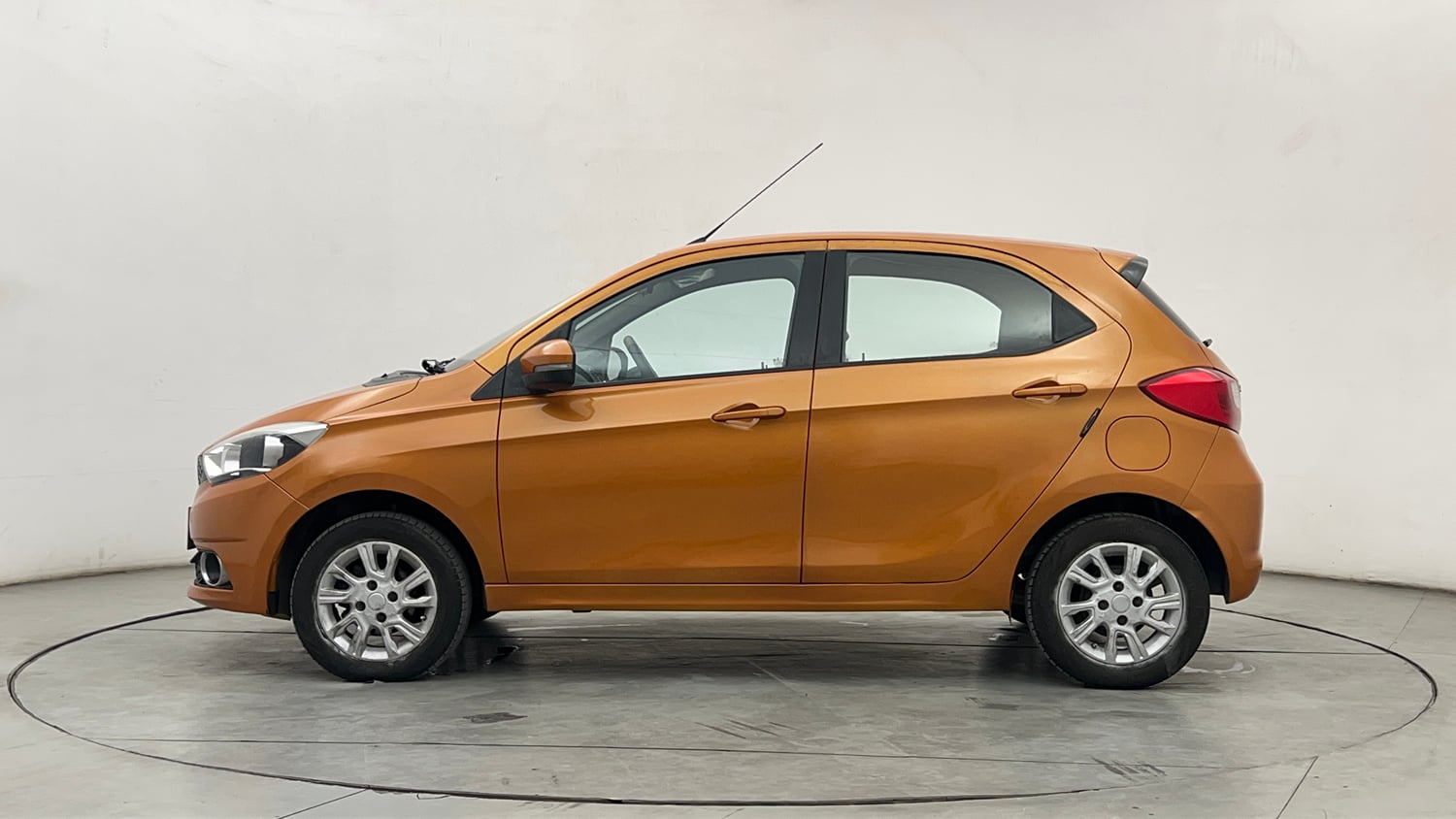 Used 2016 Tata Tiago Revotron XZ Petrol Manual exterior LEFT SIDE VIEW