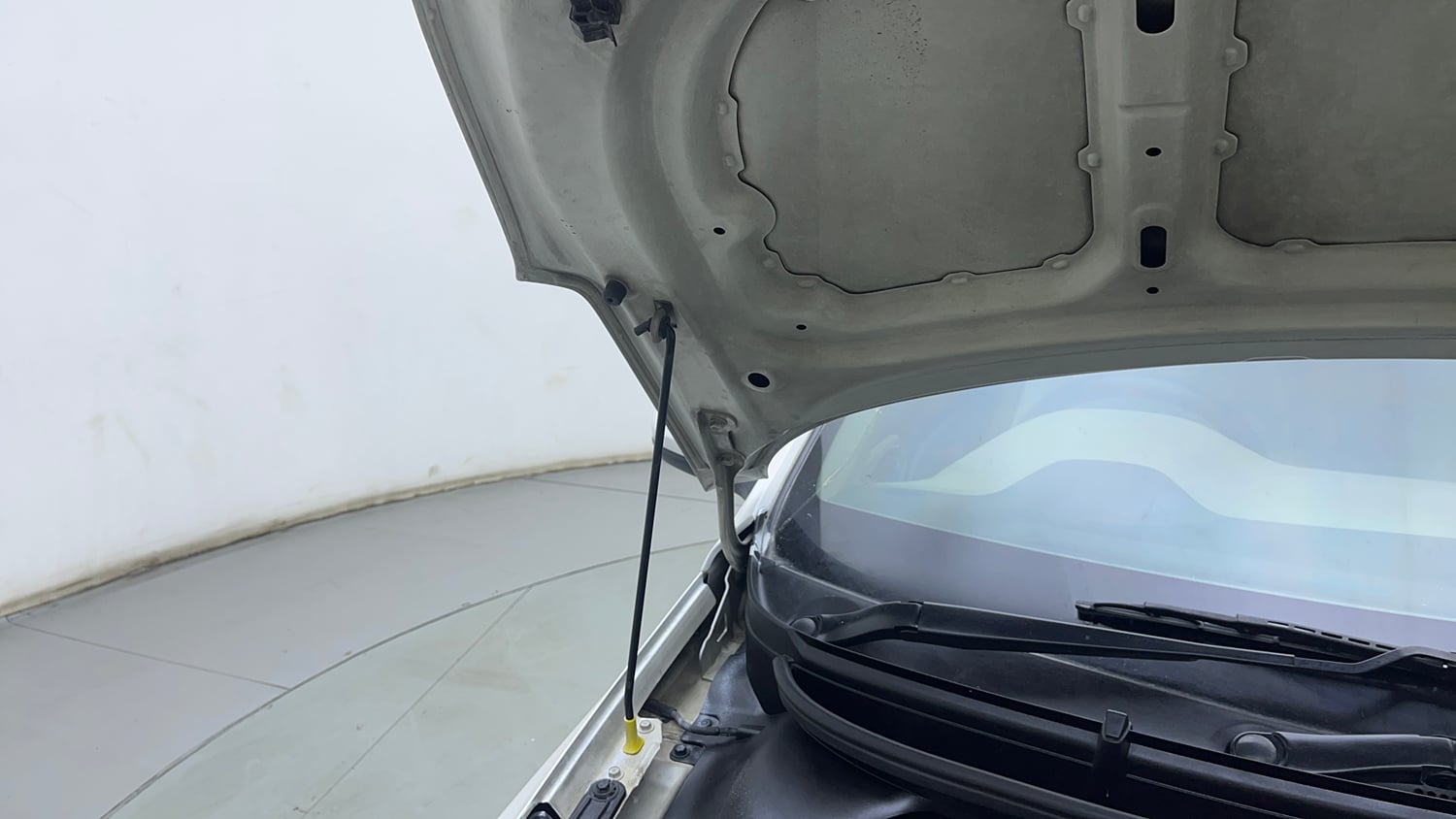 Used 2018 Hyundai Elite i20 Magna Executive 1.4 CRDI Diesel Manual engine ENGINE RIGHT SIDE HINGE & APRON VIEW