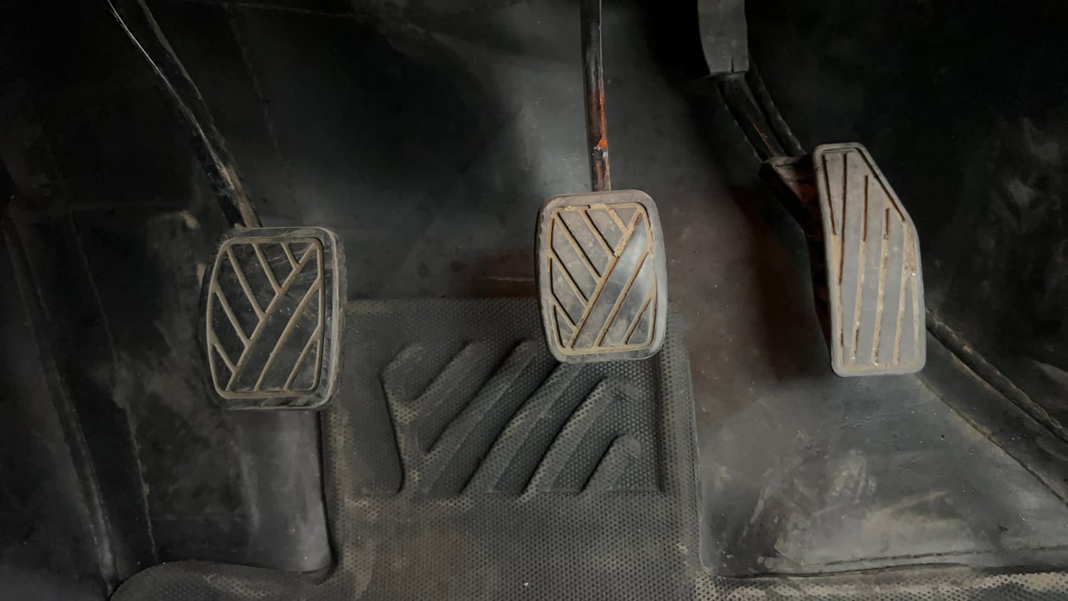 Used 2022 Maruti Suzuki XL6 Alpha MT Petrol Petrol Manual interior PEDALS VIEW