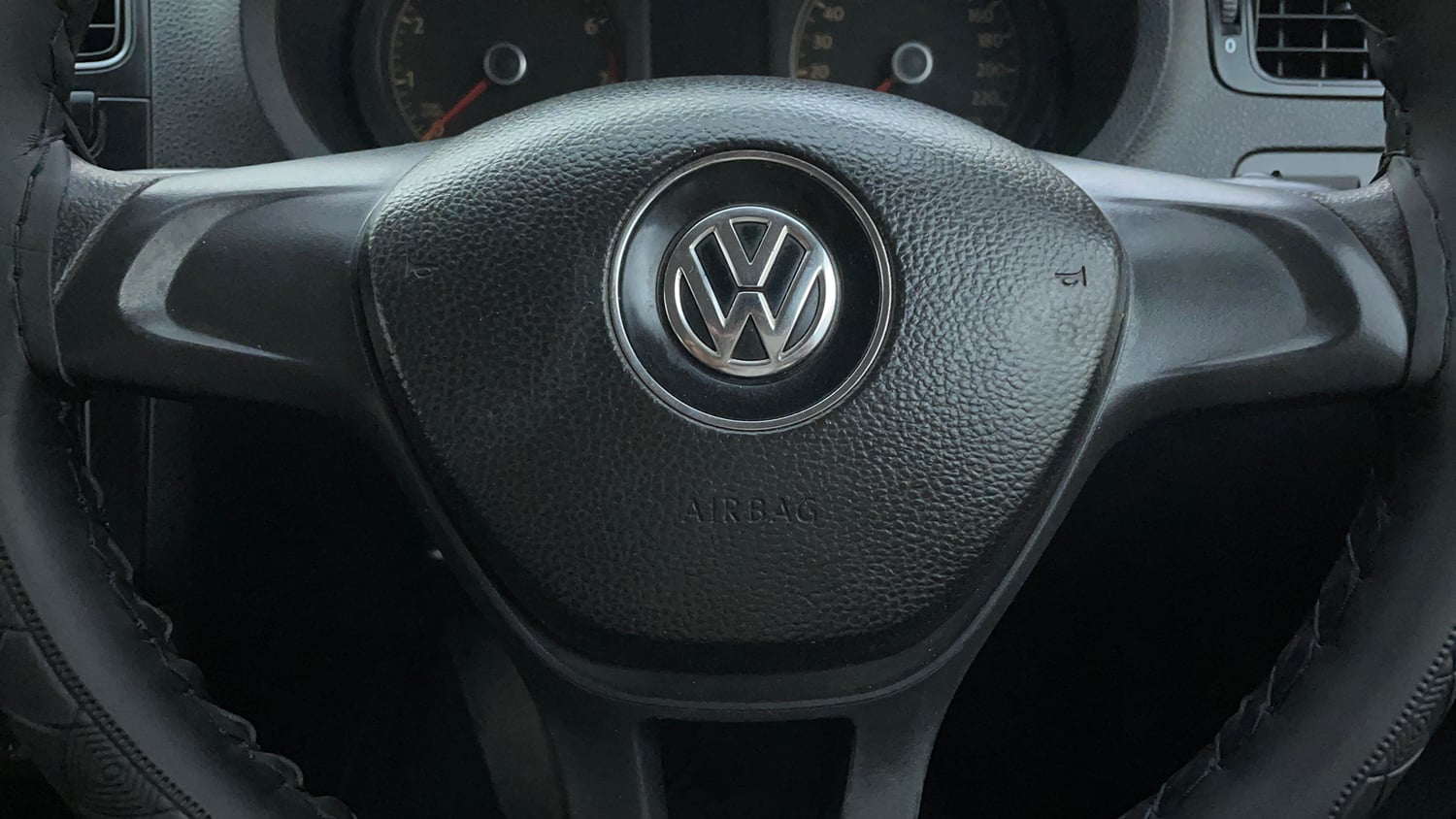 Used 2015 Volkswagen Polo Trendline 1.2L (P) Petrol Manual top_features Airbags
