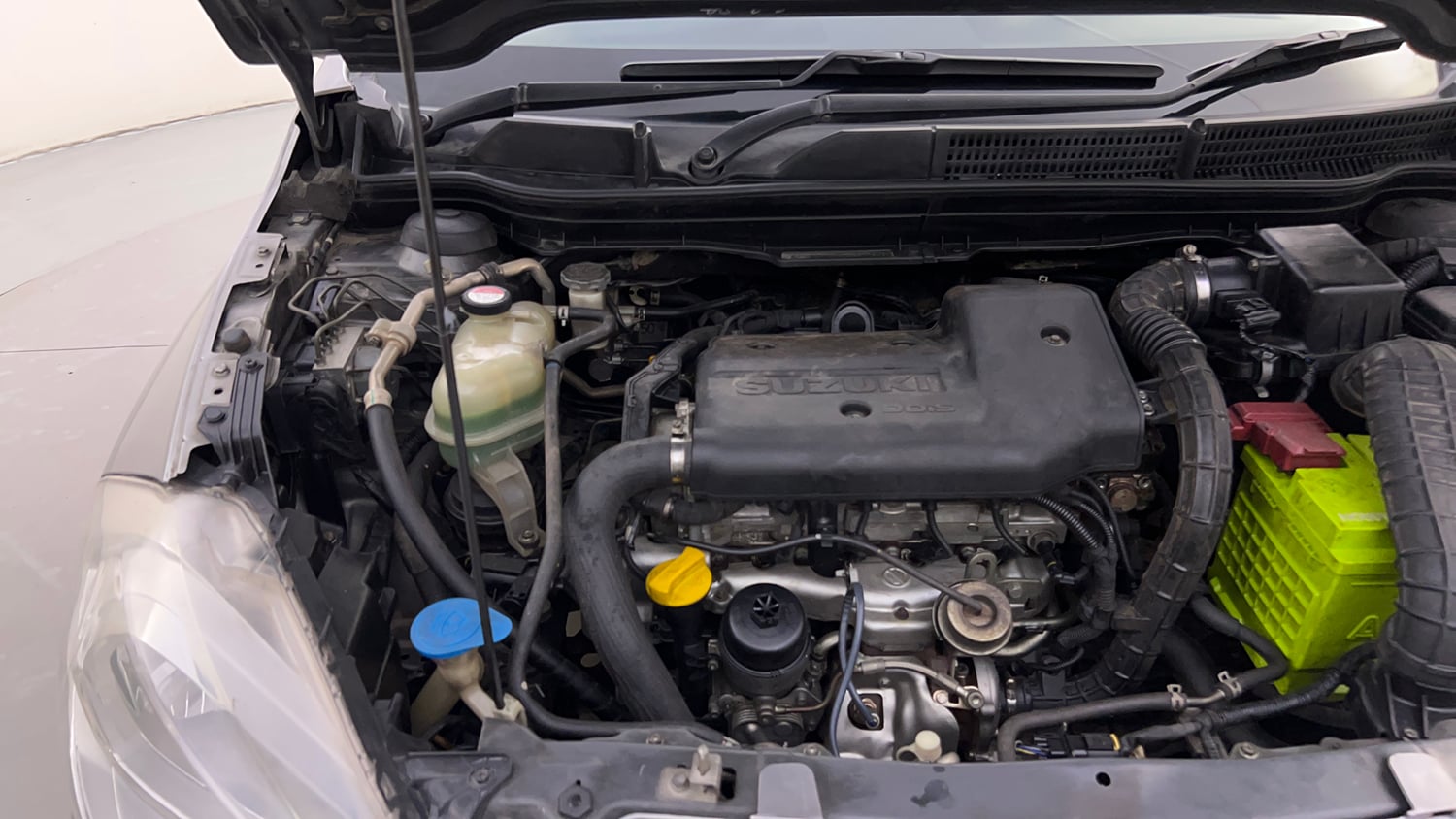 Used 2016 Maruti Suzuki S-Cross Zeta 1.3 Diesel Manual engine ENGINE RIGHT SIDE HINGE & APRON VIEW