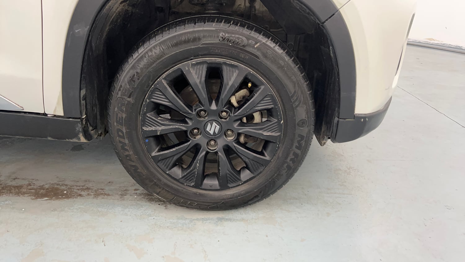 Used 2021 maruti-suzuki Vitara Brezza ZXi Petrol Manual tyres RIGHT FRONT TYRE RIM VIEW