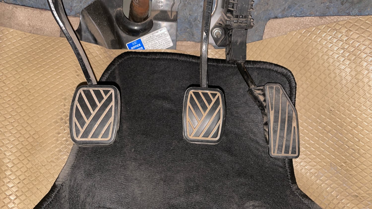 Used 2019 Maruti Suzuki Dzire VXi Petrol Manual interior PEDALS VIEW