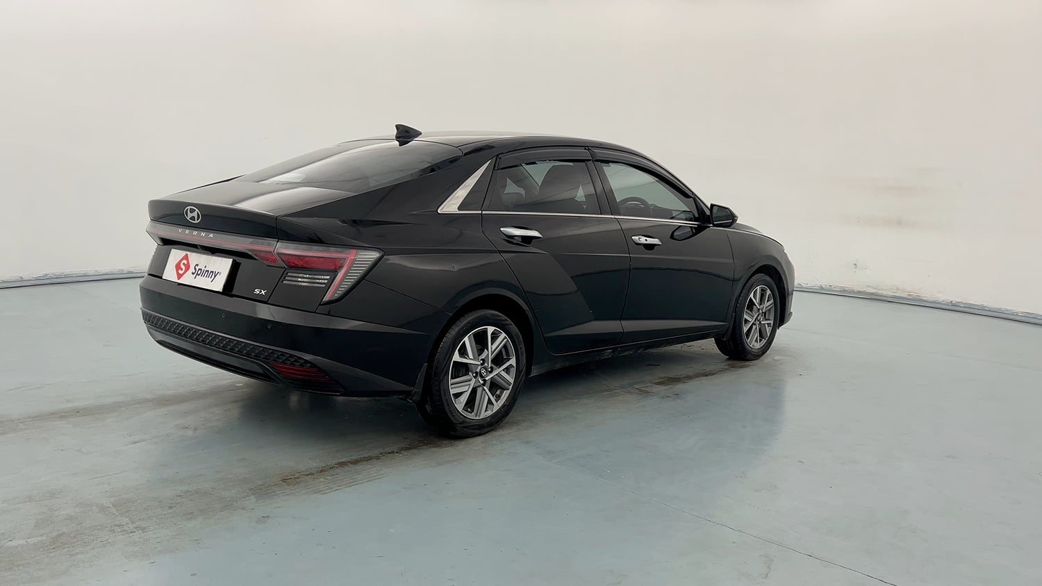 Used 2023 Hyundai Verna SX 1.5 Petrol MT Petrol Manual exterior RIGHT REAR CORNER VIEW